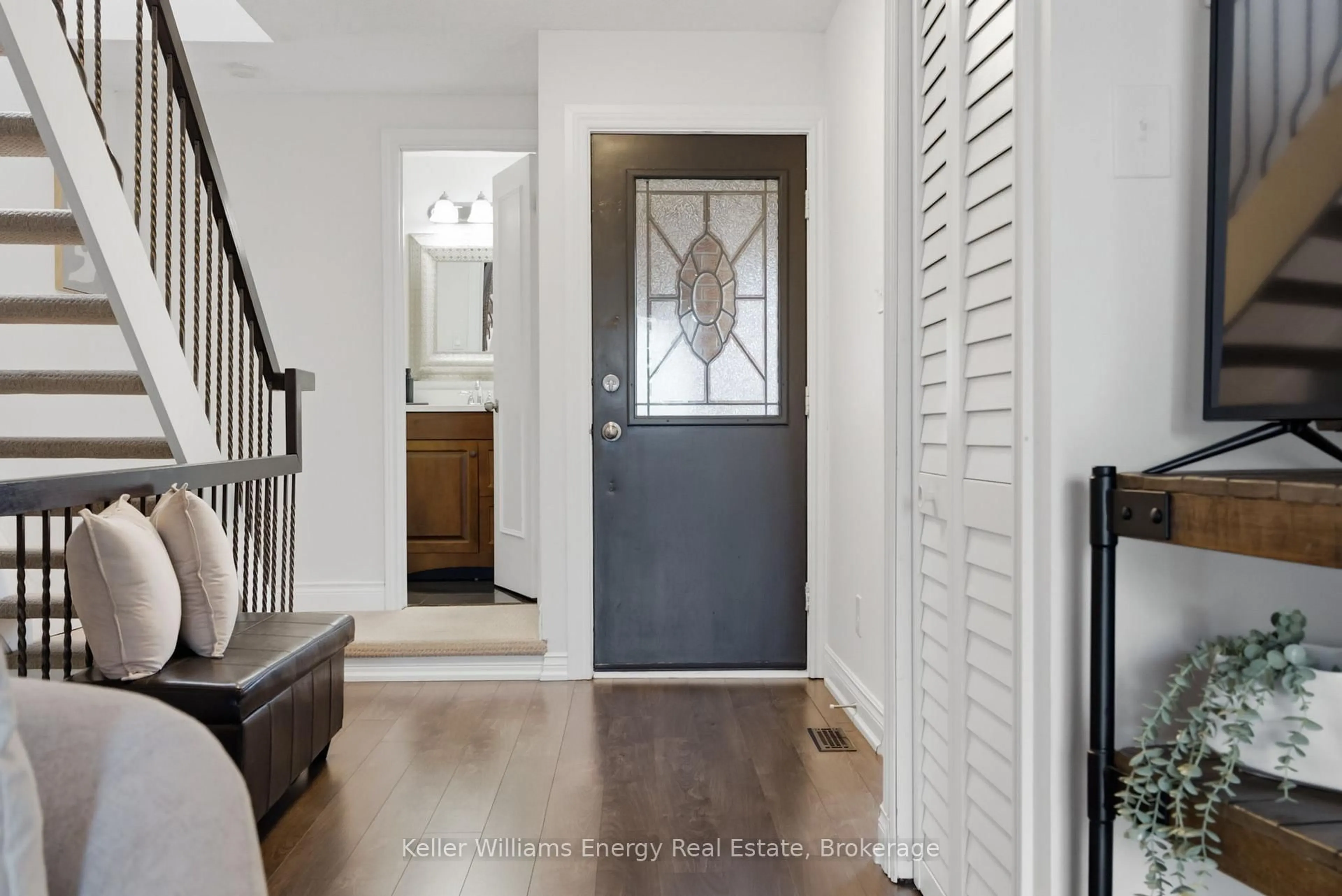 Indoor entryway for 25 Habitant Cres, Whitby Ontario L1P 1E1