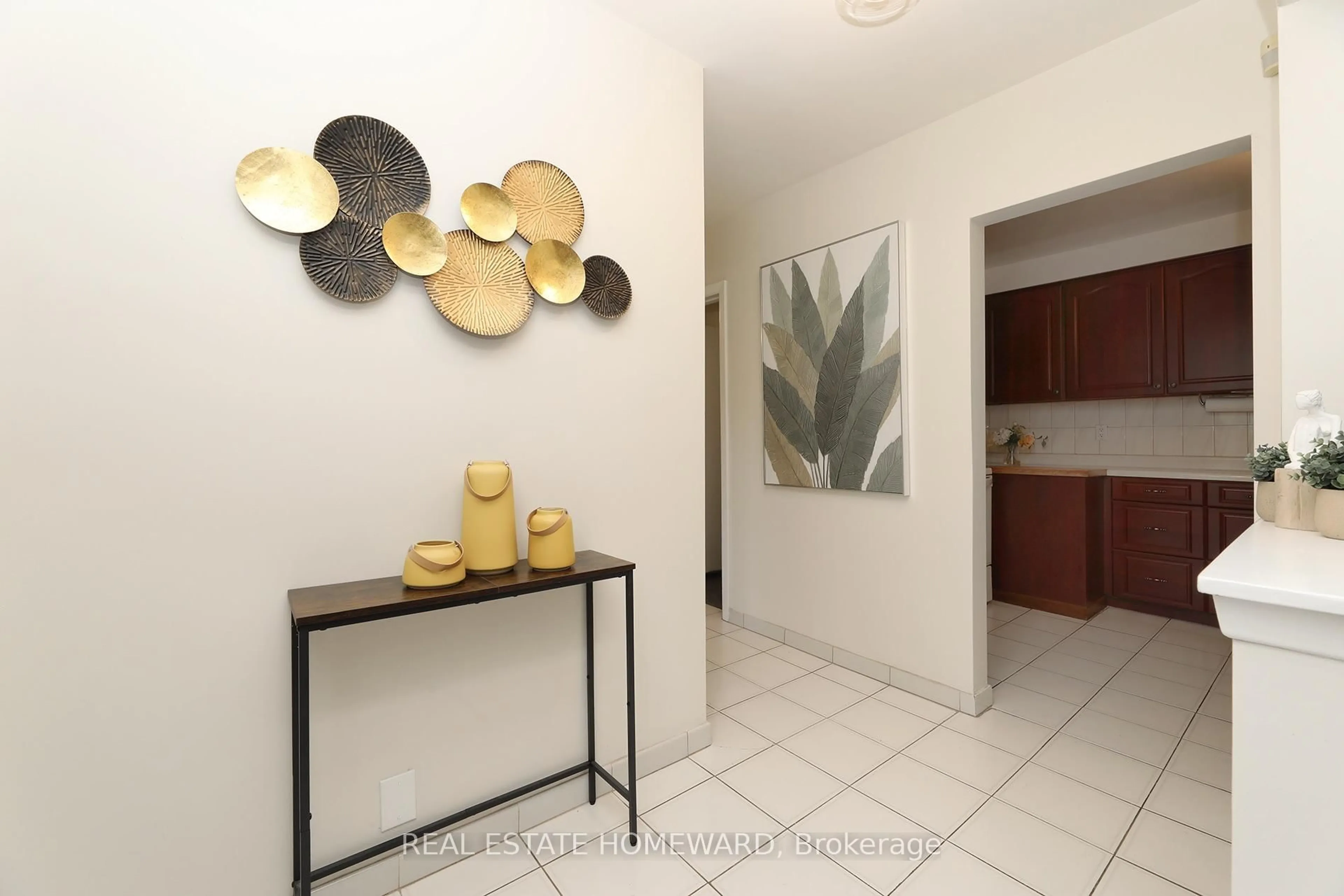 Indoor entryway for 71 Gatesview Ave, Toronto Ontario M1J 3G4