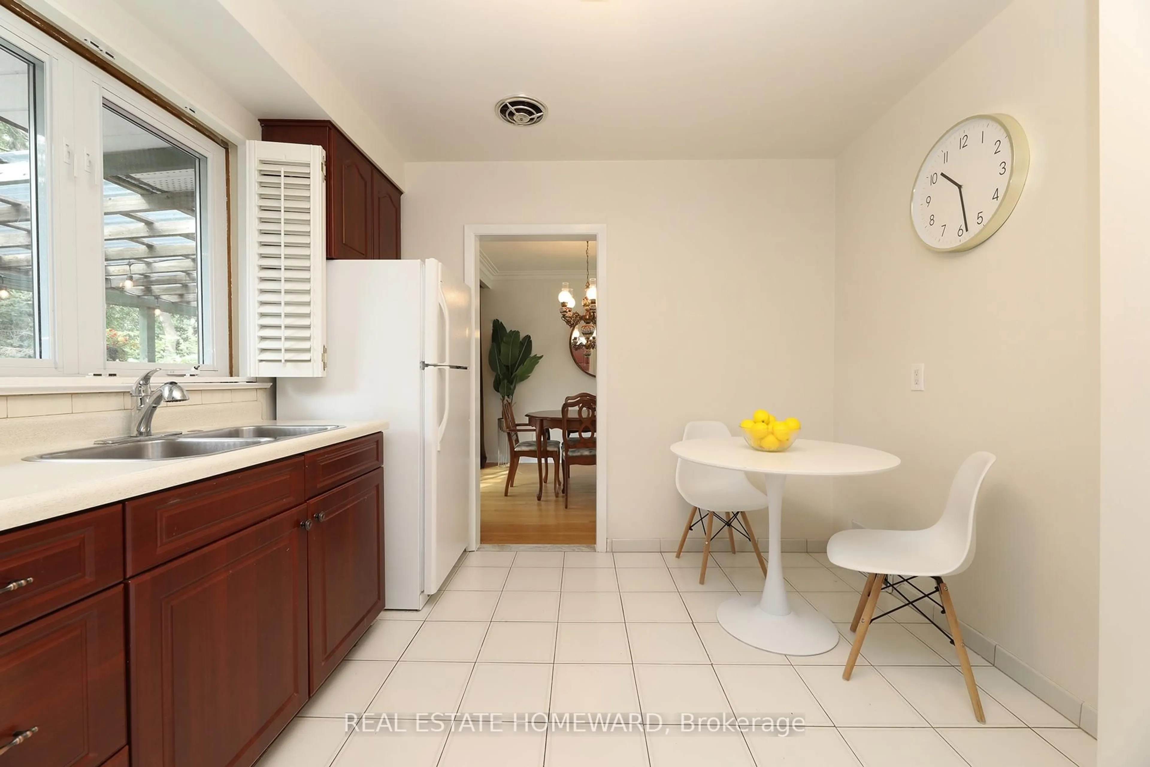 Standard kitchen, ceramic/tile floor for 71 Gatesview Ave, Toronto Ontario M1J 3G4