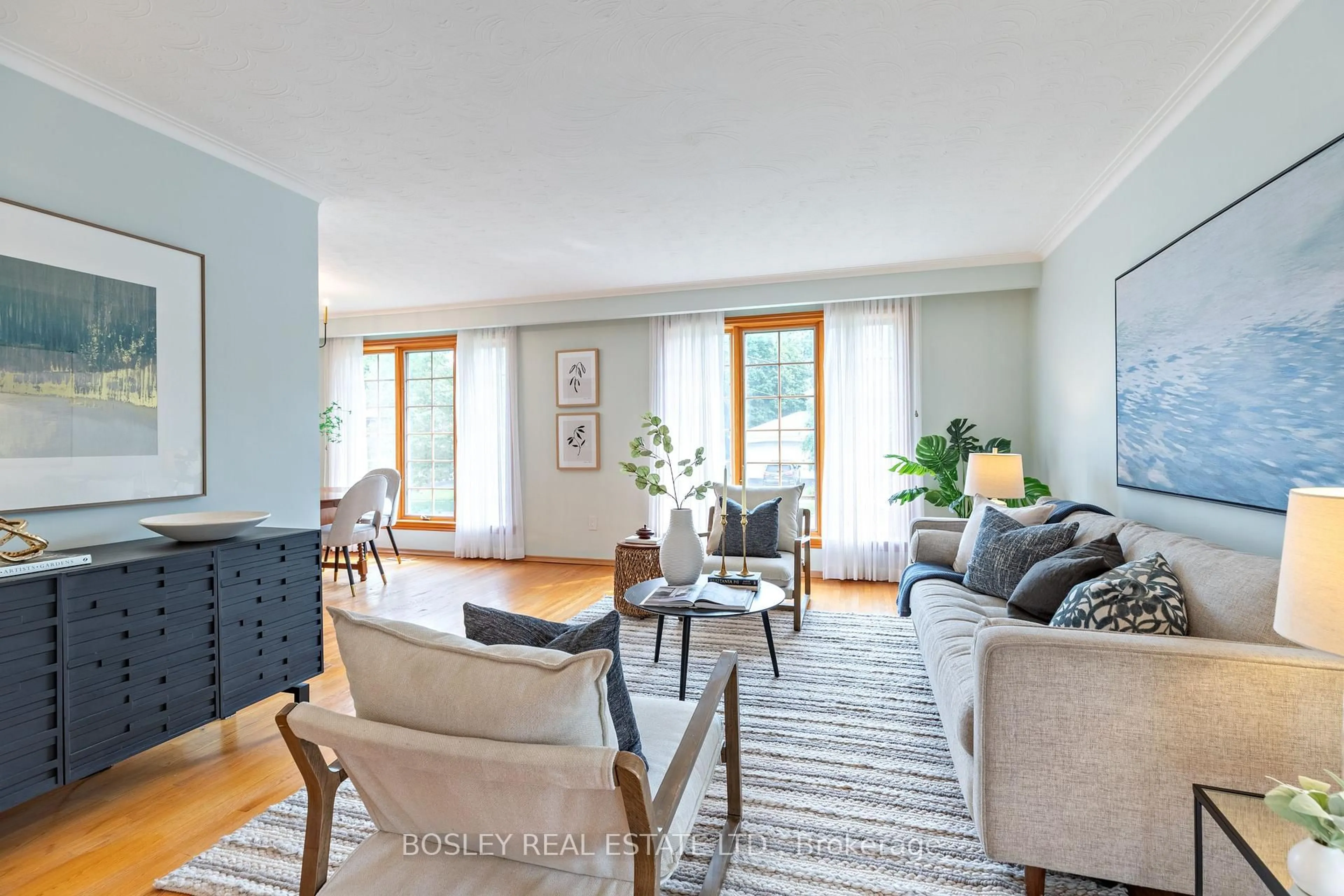 Living room with furniture, unknown for 6 Cheyenne Dr, Toronto Ontario M1J 2Y6