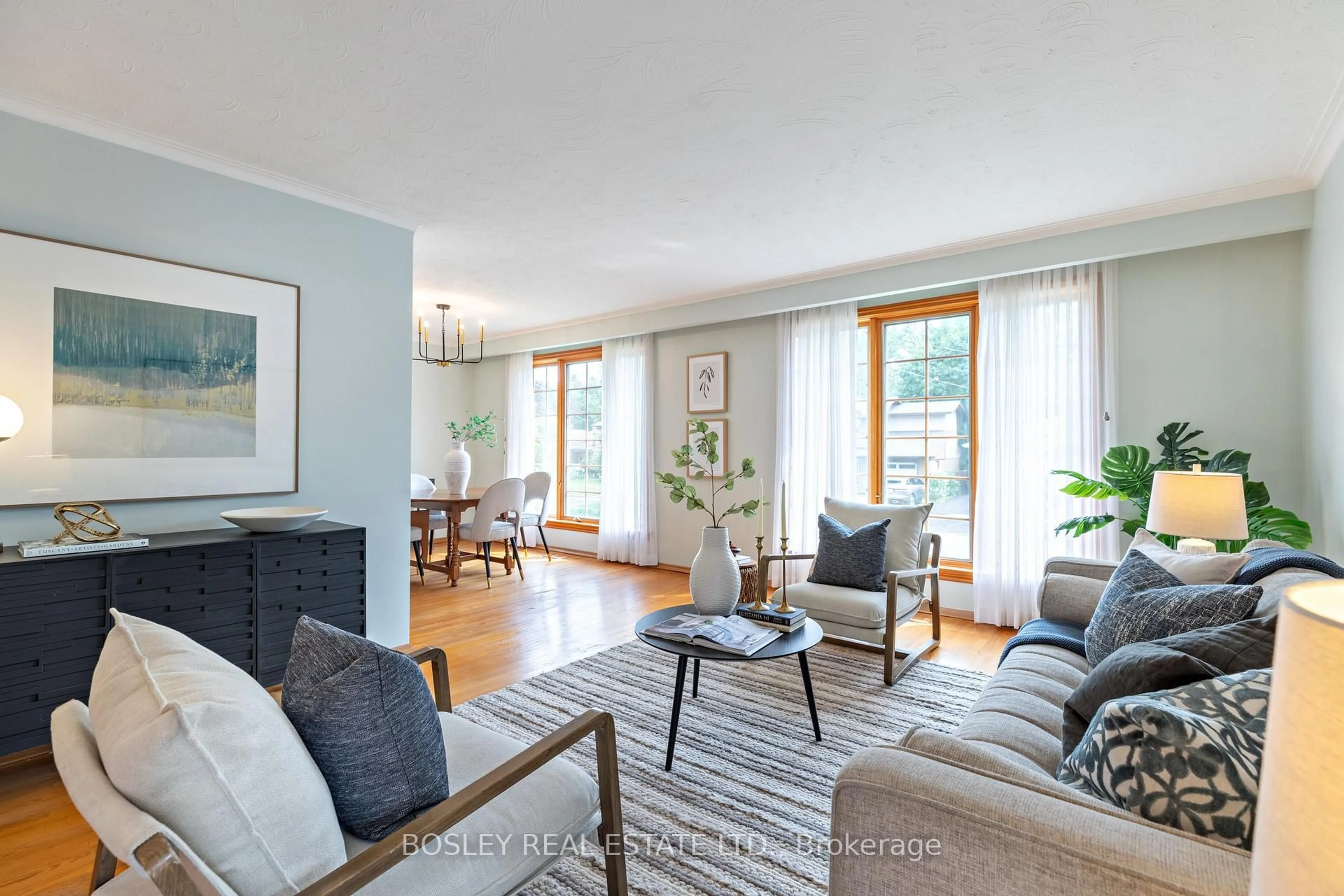 Living room with furniture, wood/laminate floor for 6 Cheyenne Dr, Toronto Ontario M1J 2Y6