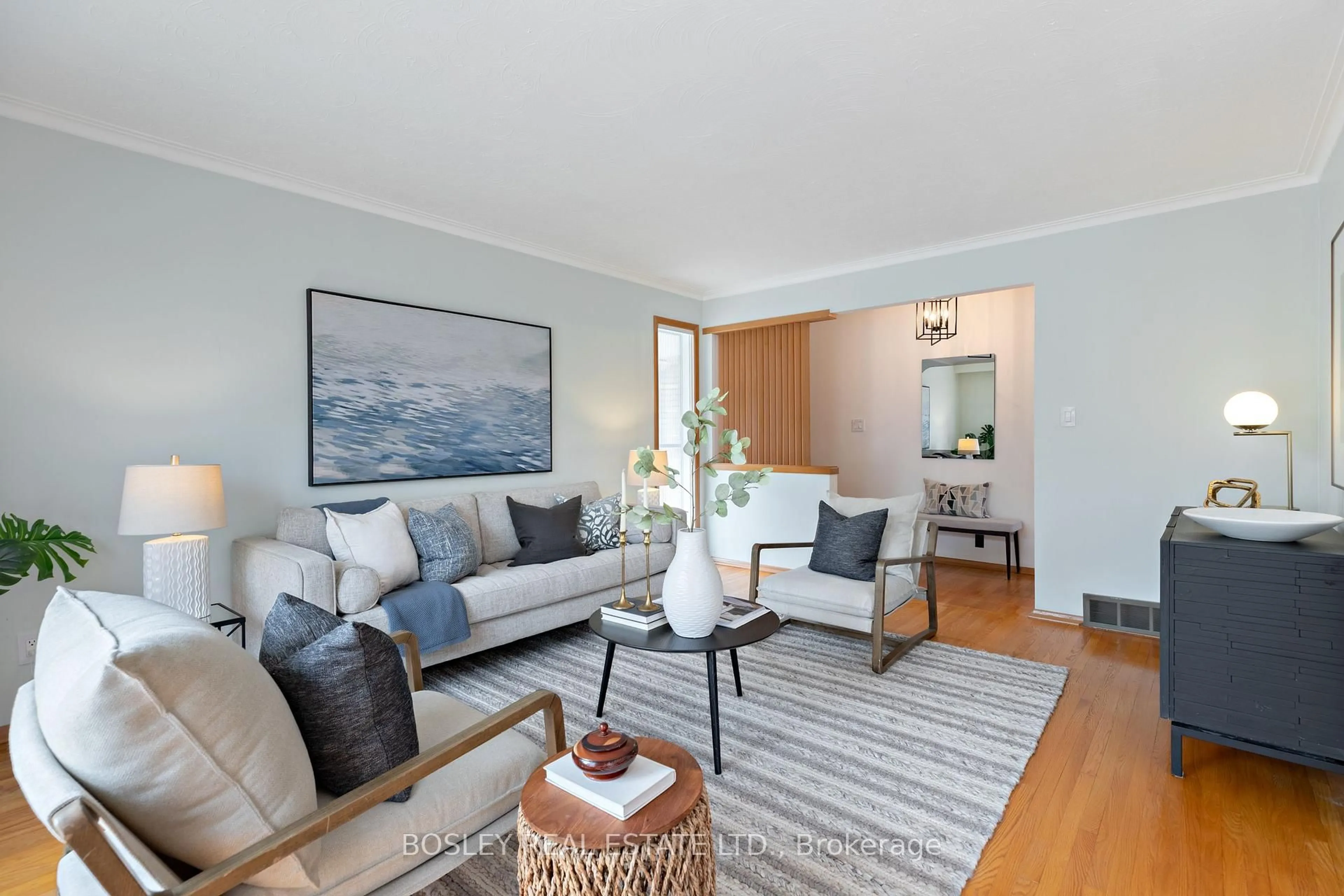 Living room with furniture, unknown for 6 Cheyenne Dr, Toronto Ontario M1J 2Y6
