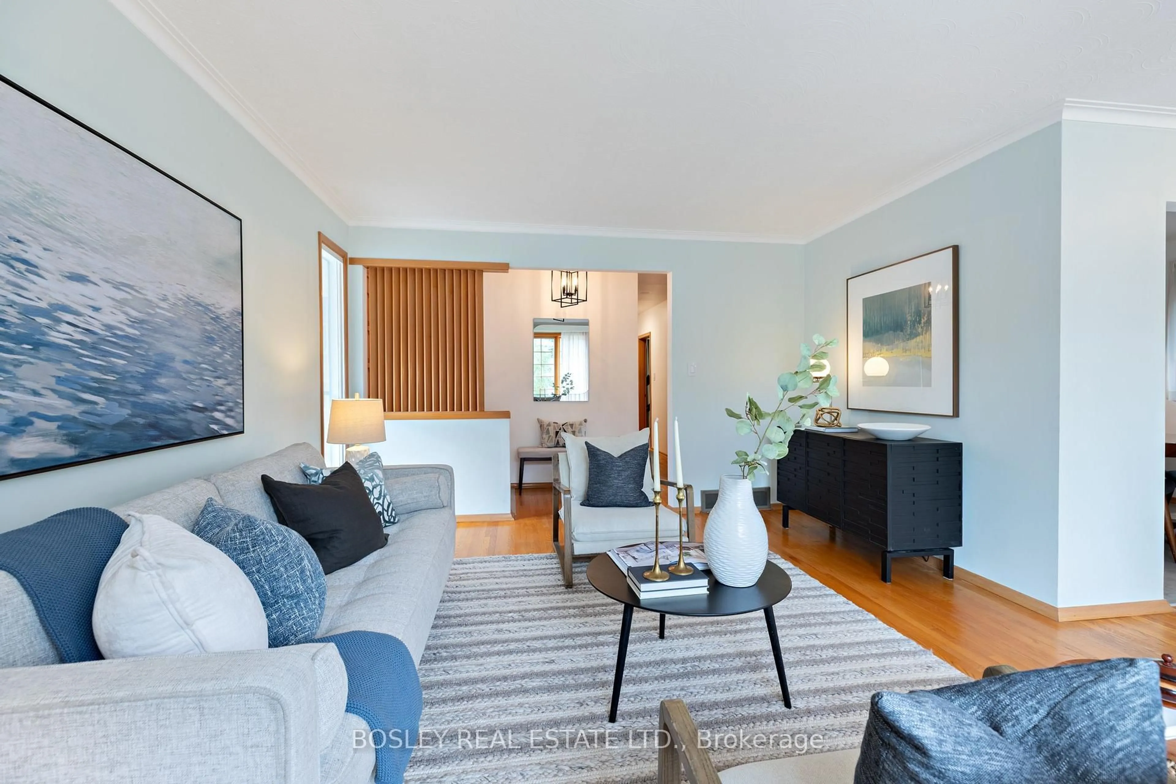 Living room with furniture, unknown for 6 Cheyenne Dr, Toronto Ontario M1J 2Y6