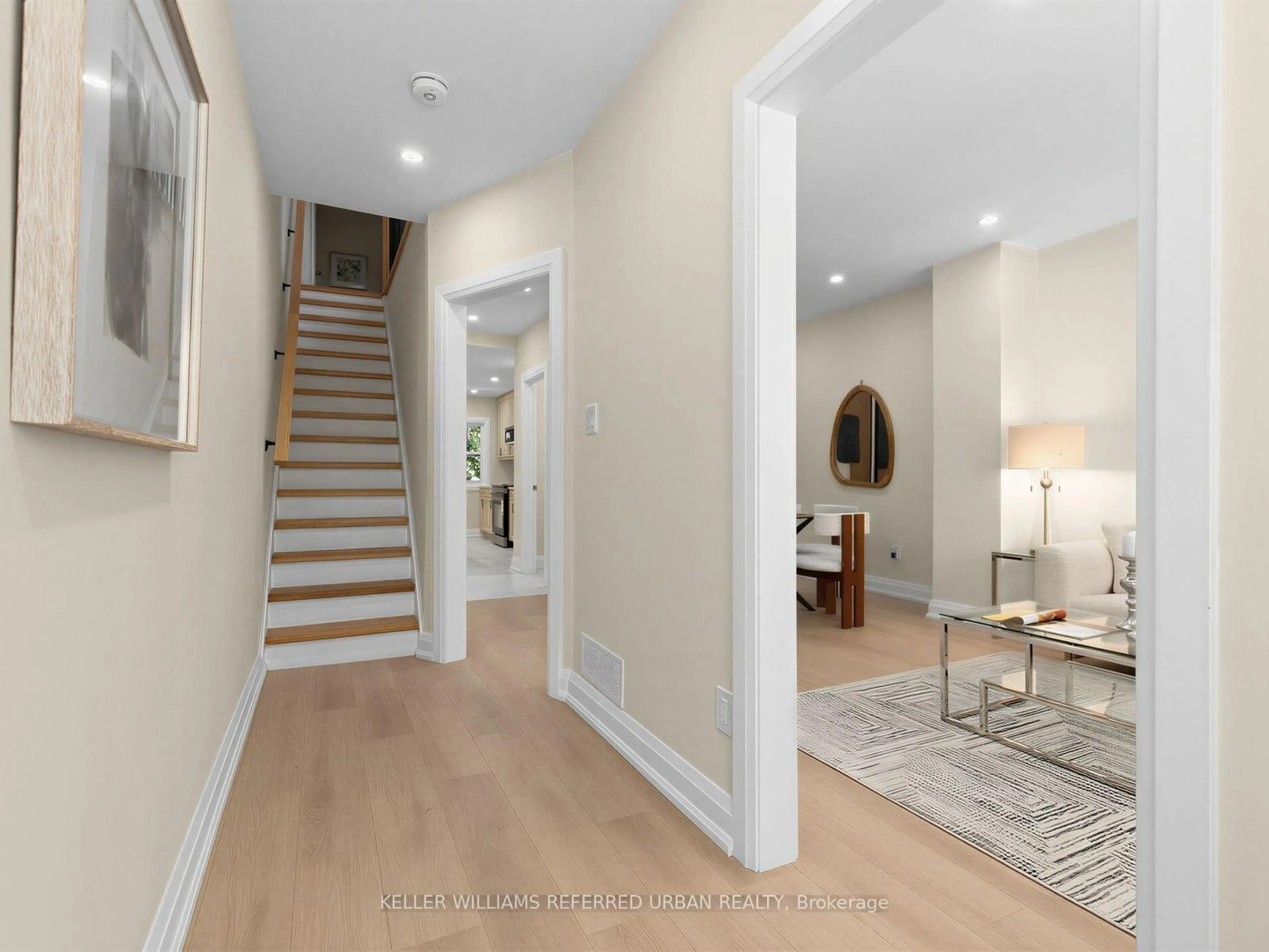 Indoor entryway for 968 Eastern Ave, Toronto Ontario M4L 1A6