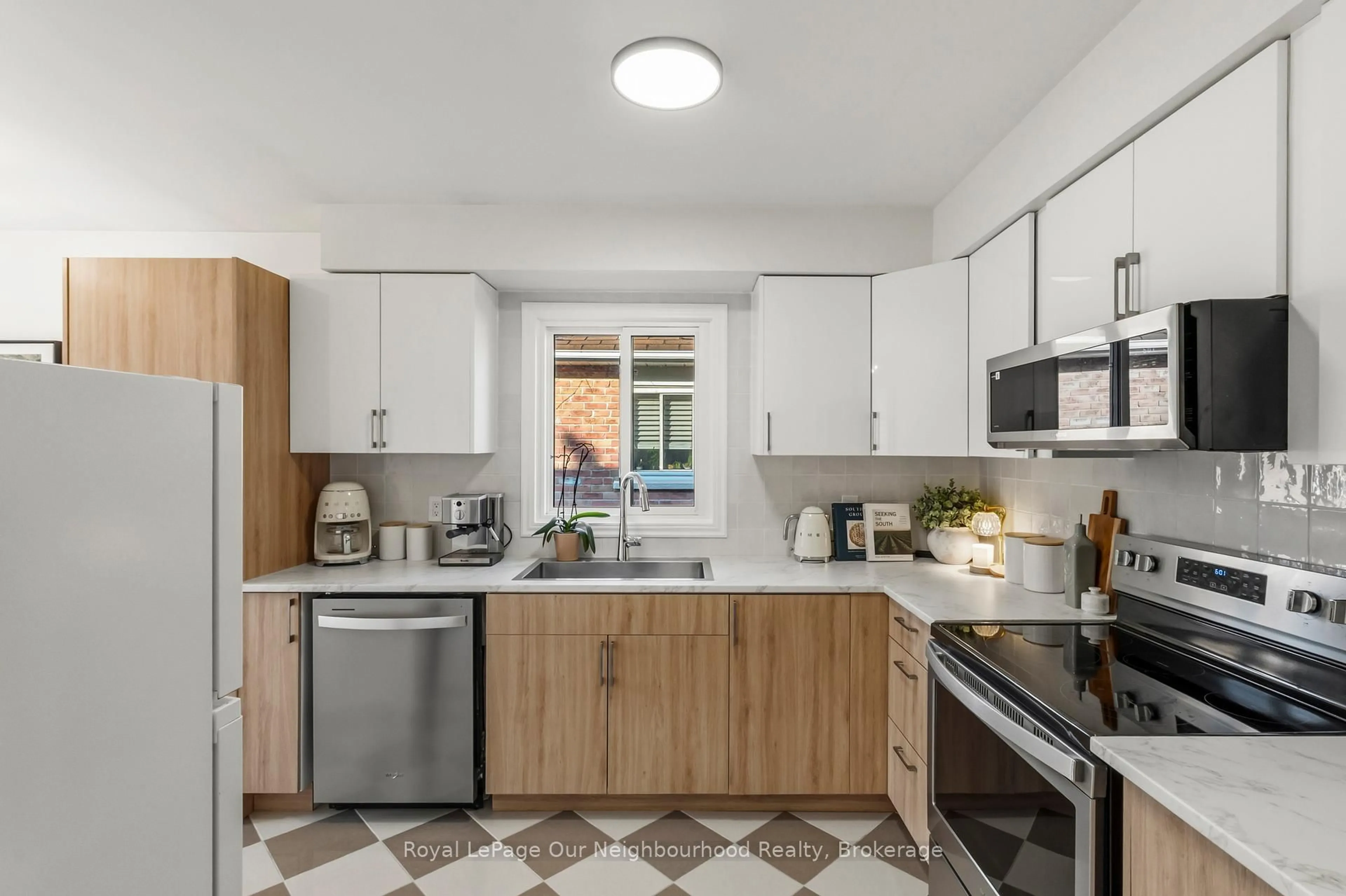 Standard kitchen, ceramic/tile floor for 42 Glanville Cres, Clarington Ontario L1C 4L7