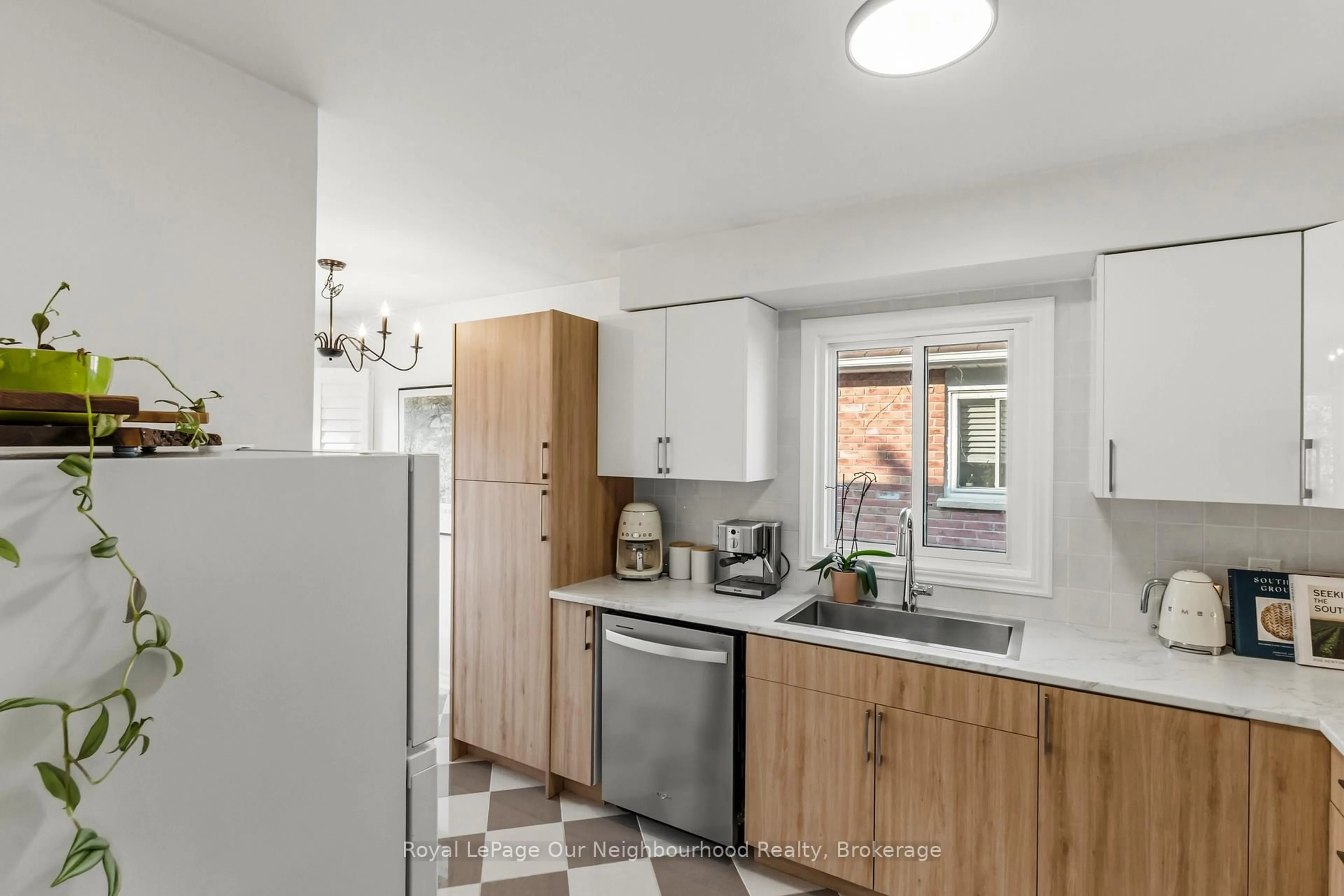 Standard kitchen, unknown for 42 Glanville Cres, Clarington Ontario L1C 4L7