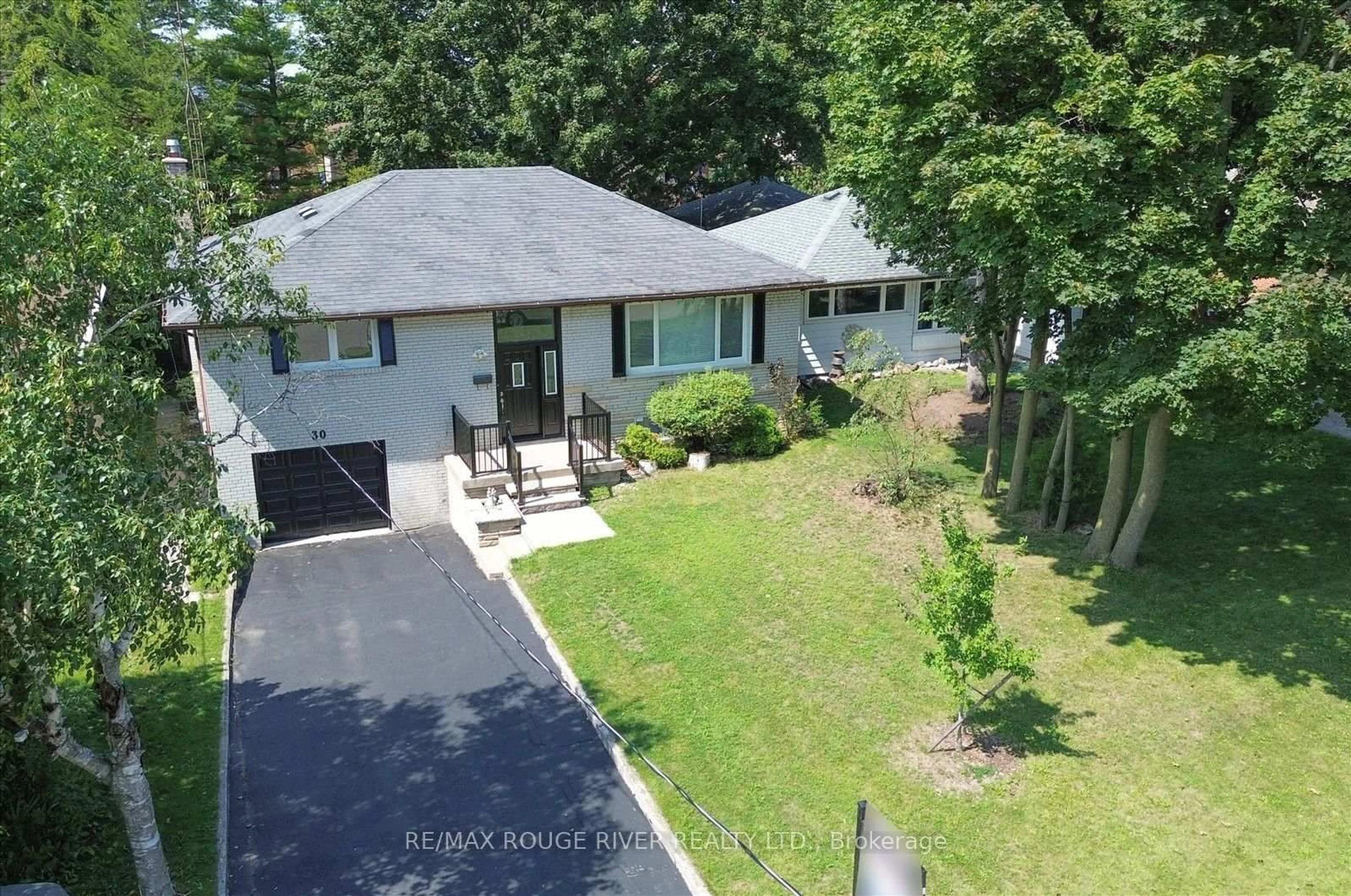 A pic from outside/outdoor area/front of a property/back of a property/a pic from drone, street for 30 Scarboro Ave, Toronto Ontario M1C 1M3