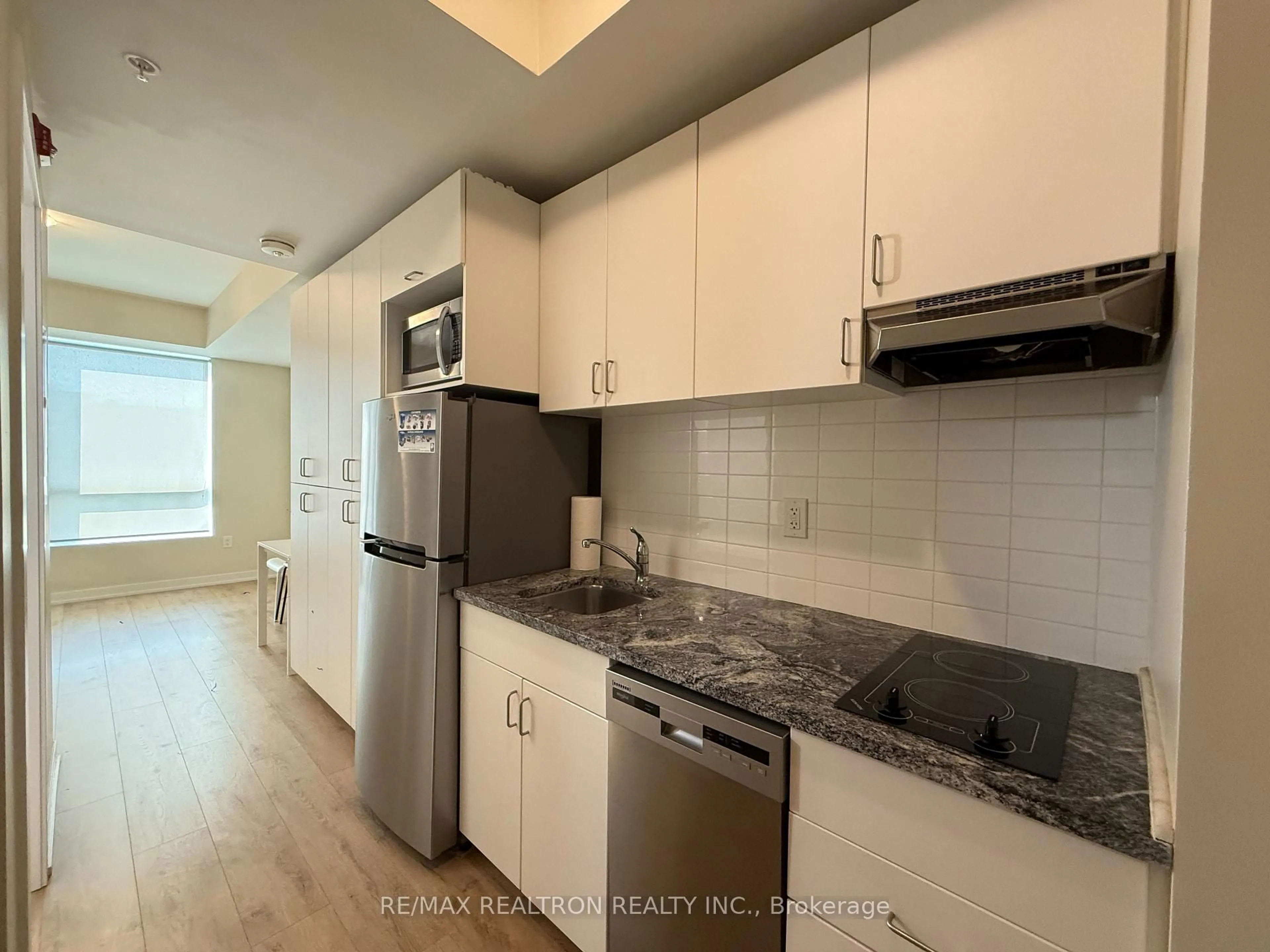 Standard kitchen, unknown for 1800 Simcoe St #401, Oshawa Ontario L1G 0C2