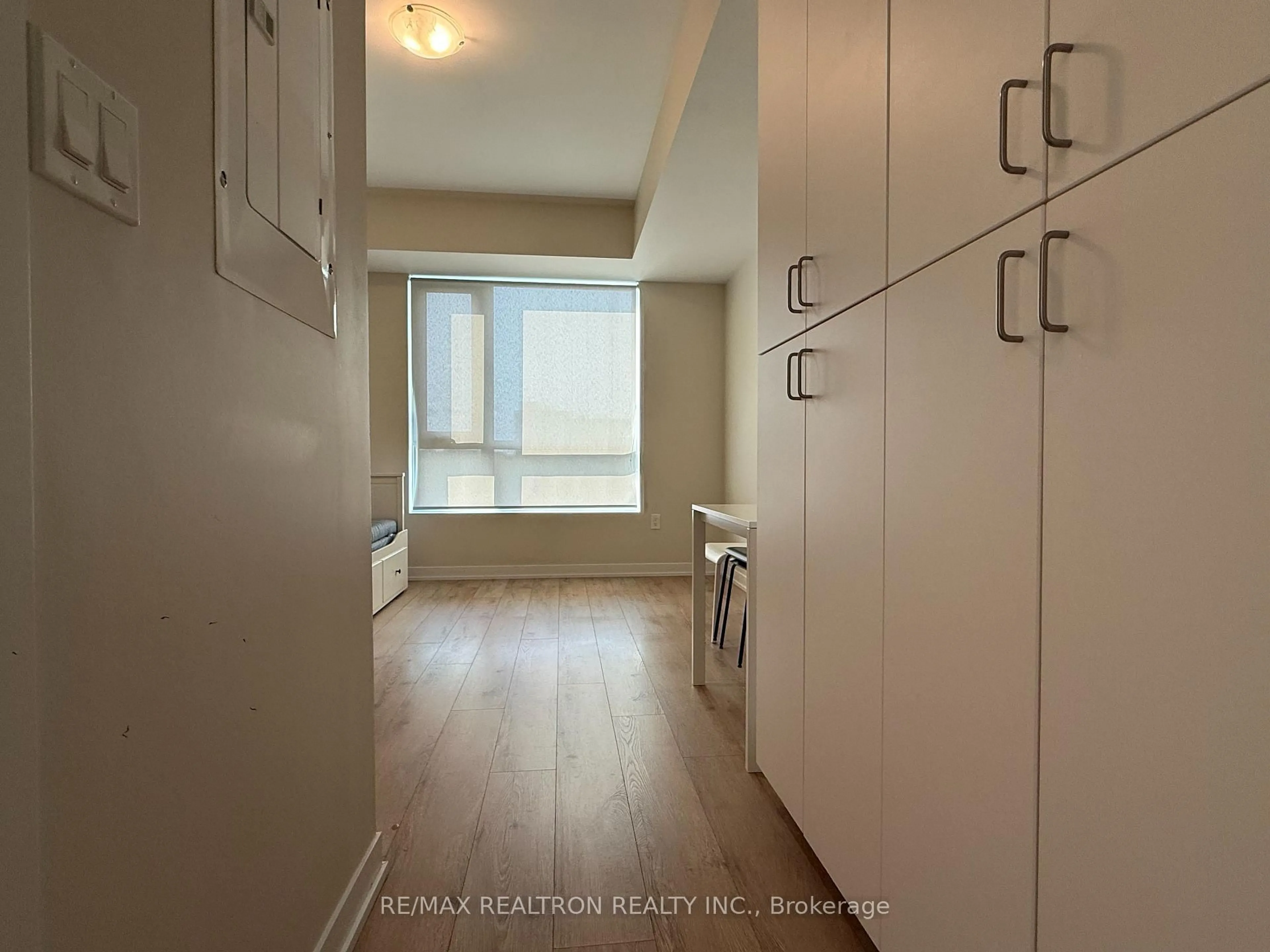 Unknown for 1800 Simcoe St #401, Oshawa Ontario L1G 0C2