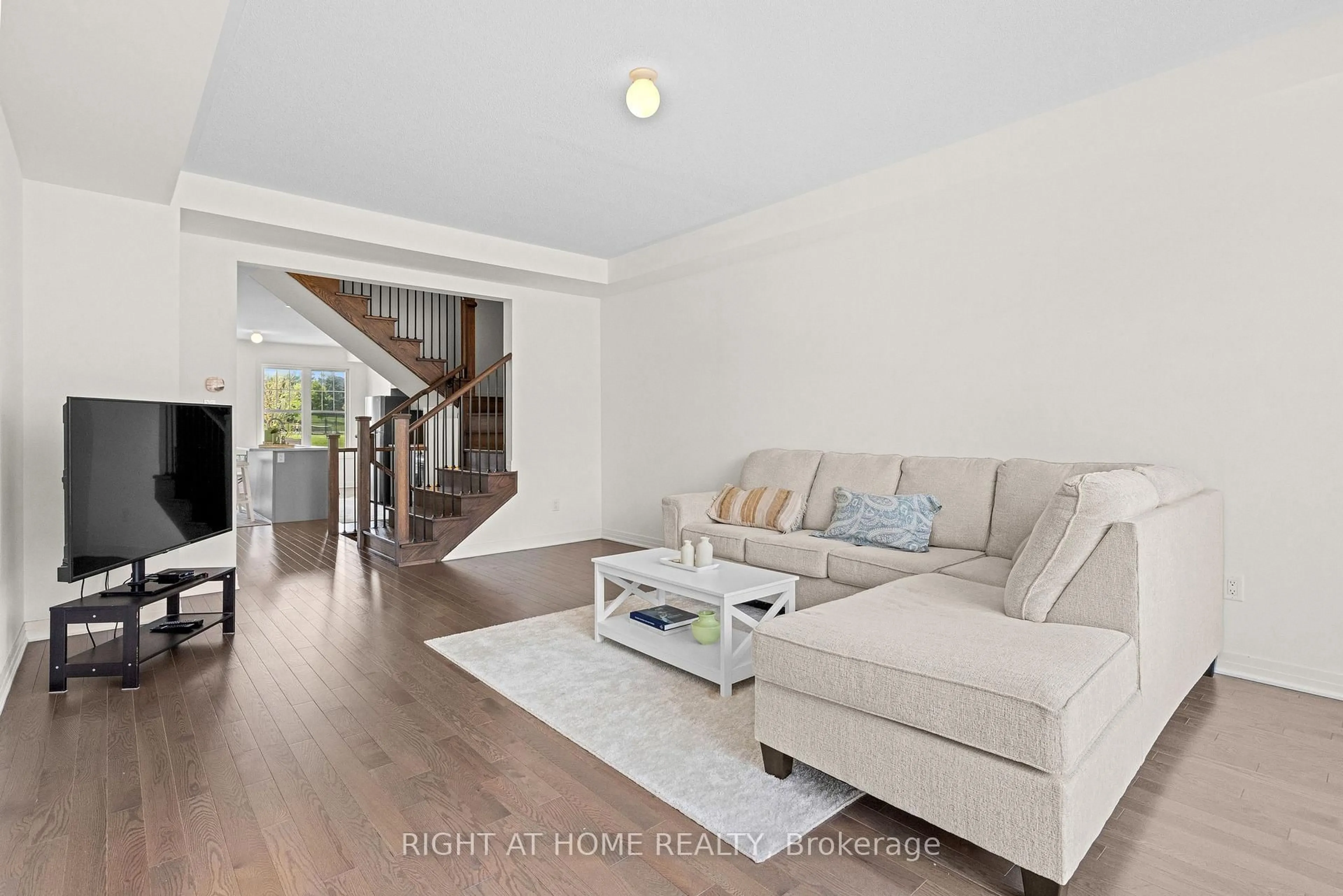 Living room with furniture, unknown for 1475 Green Rd, Clarington Ontario L1C 7E8