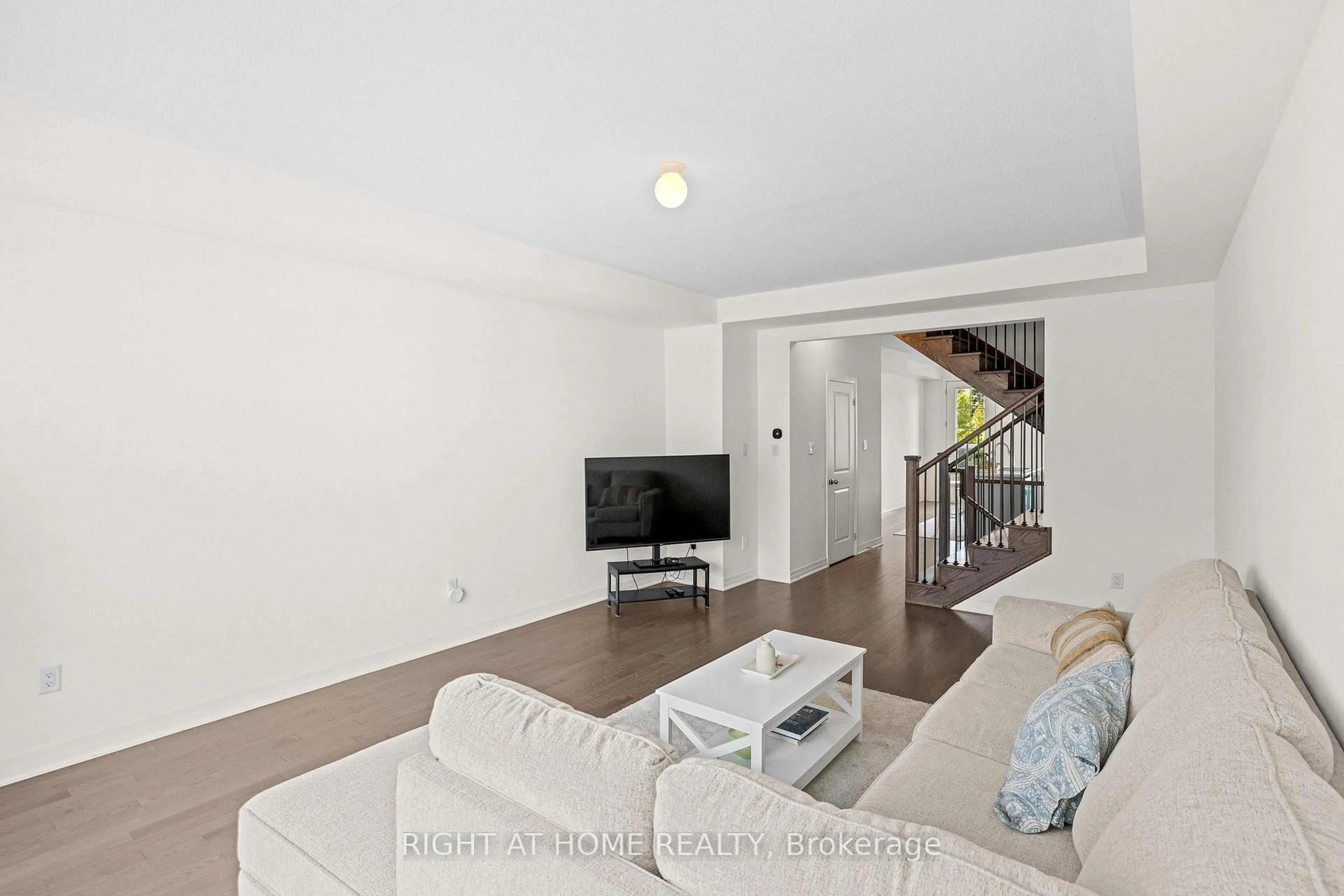 Living room with furniture, unknown for 1475 Green Rd, Clarington Ontario L1C 7E8
