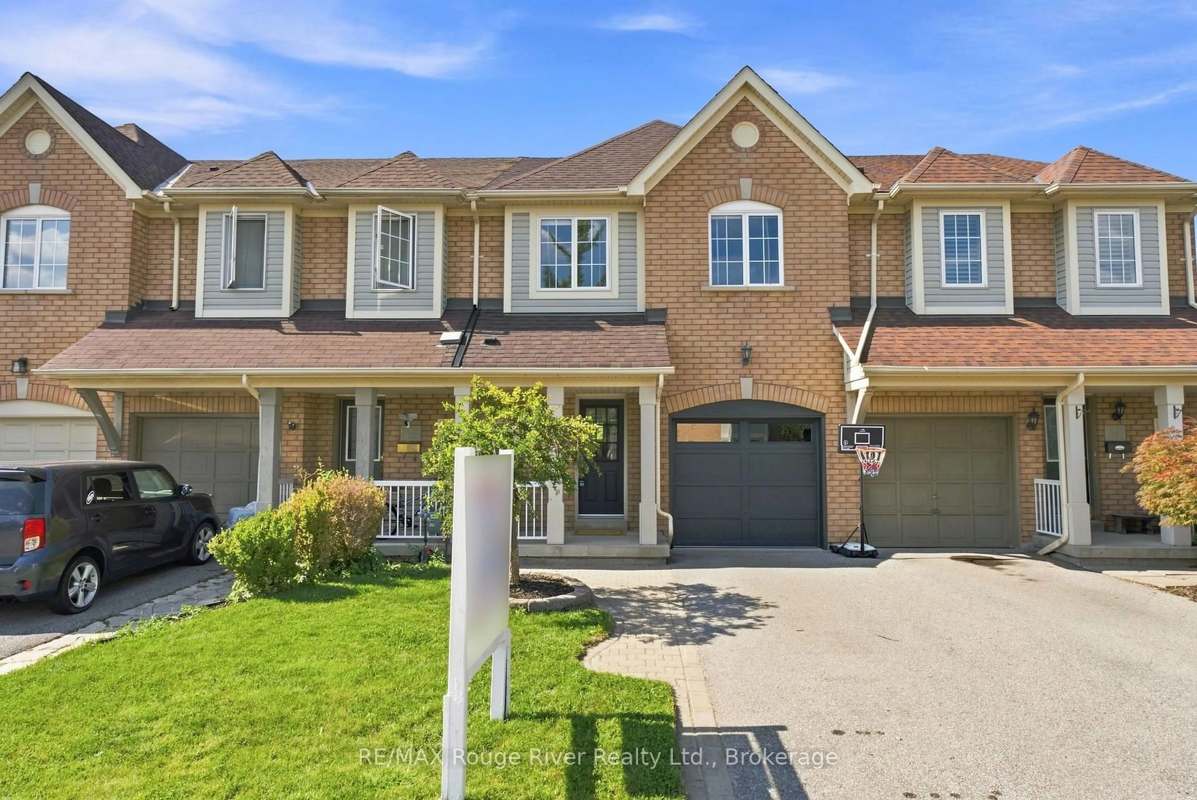 Unknown for 16 Plantation Crt, Whitby Ontario L1P 1R2
