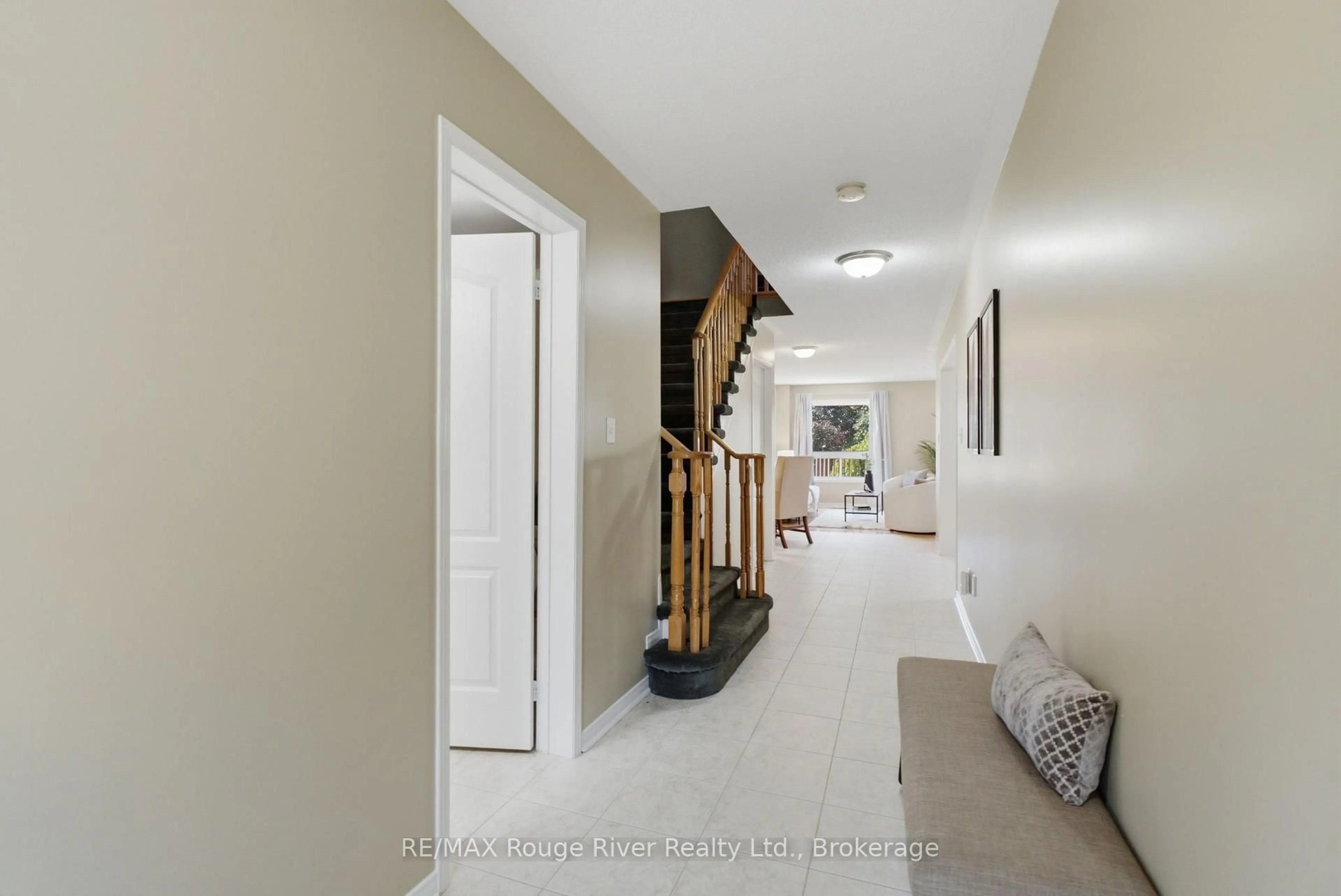 Indoor entryway for 16 Plantation Crt, Whitby Ontario L1P 1R2