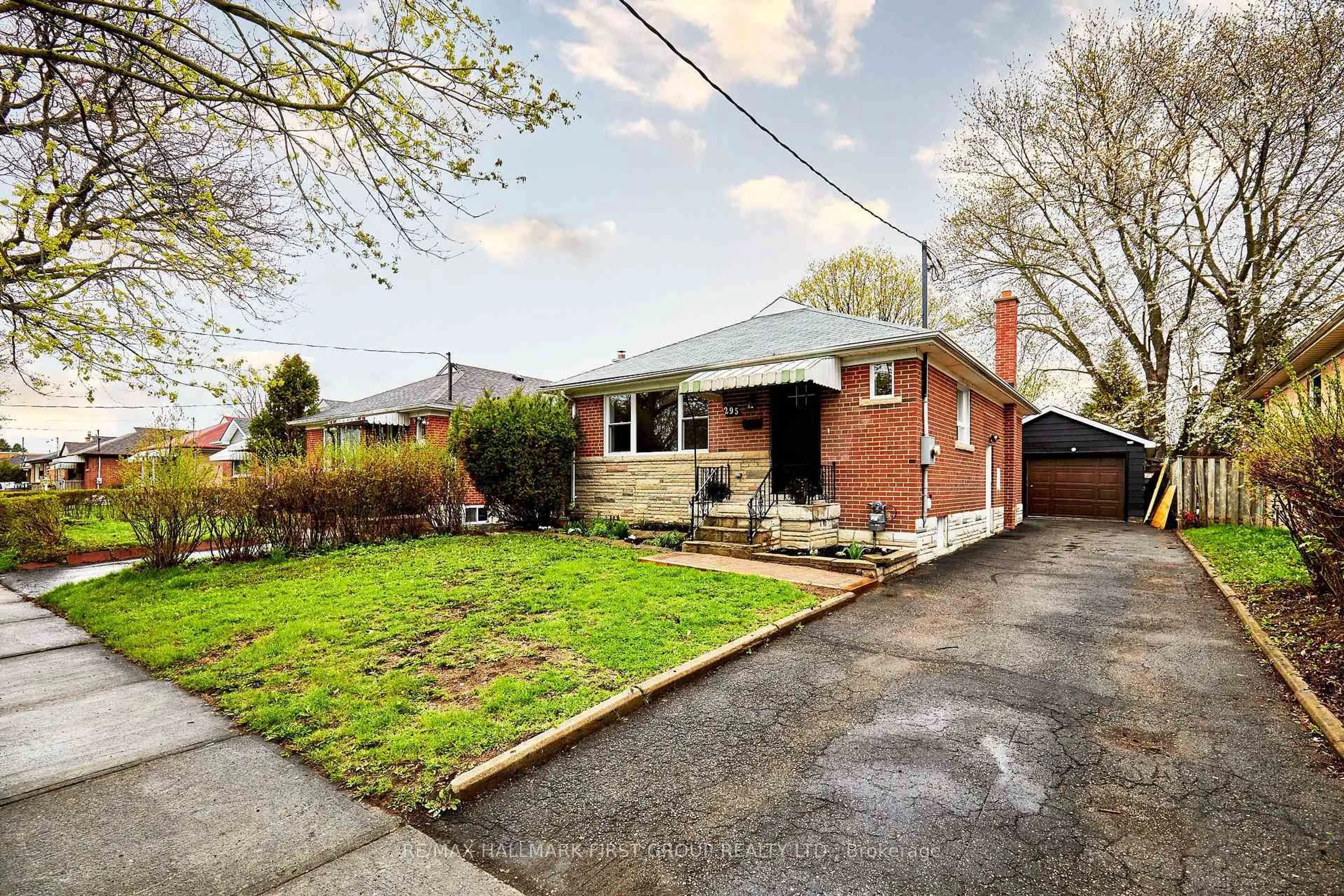 Home with brick exterior material, street for 295 Baldwin St, Oshawa Ontario L1H 6H5