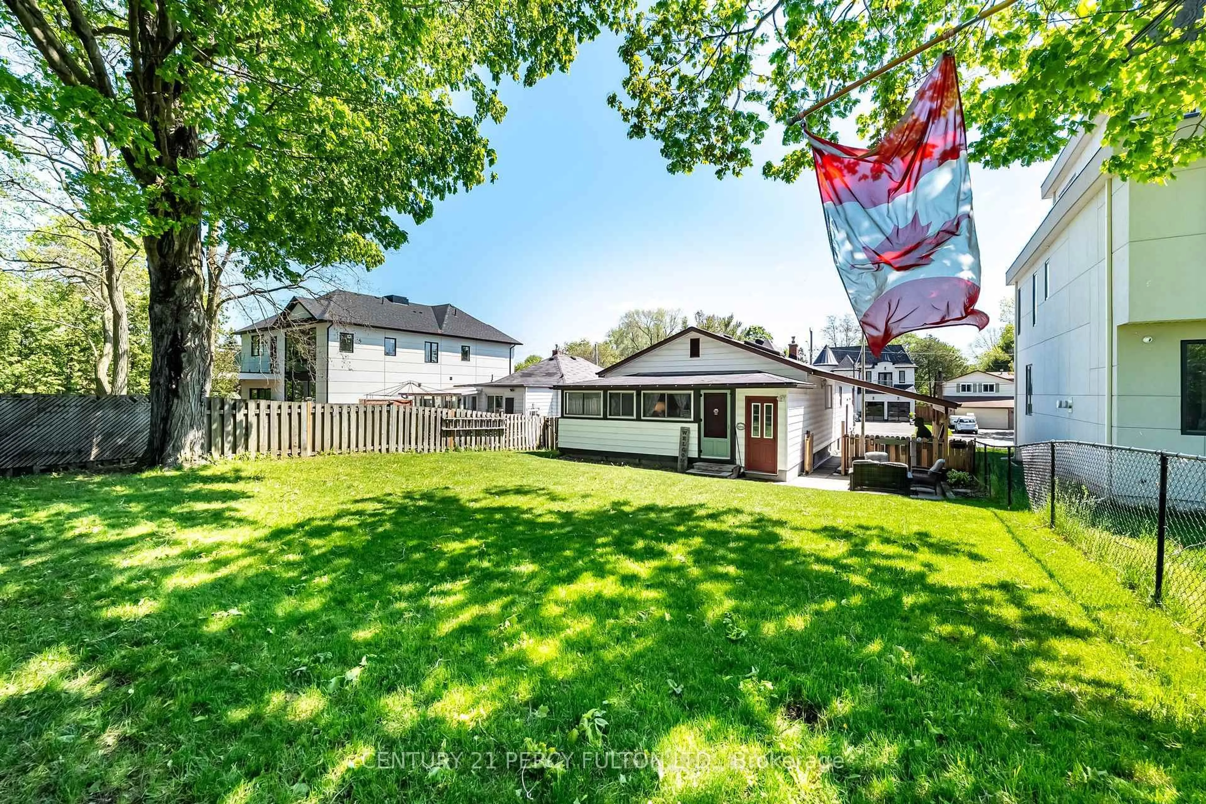 A pic from outside/outdoor area/front of a property/back of a property/a pic from drone, street for 1986 Guild Rd, Pickering Ontario L1V 1Y1