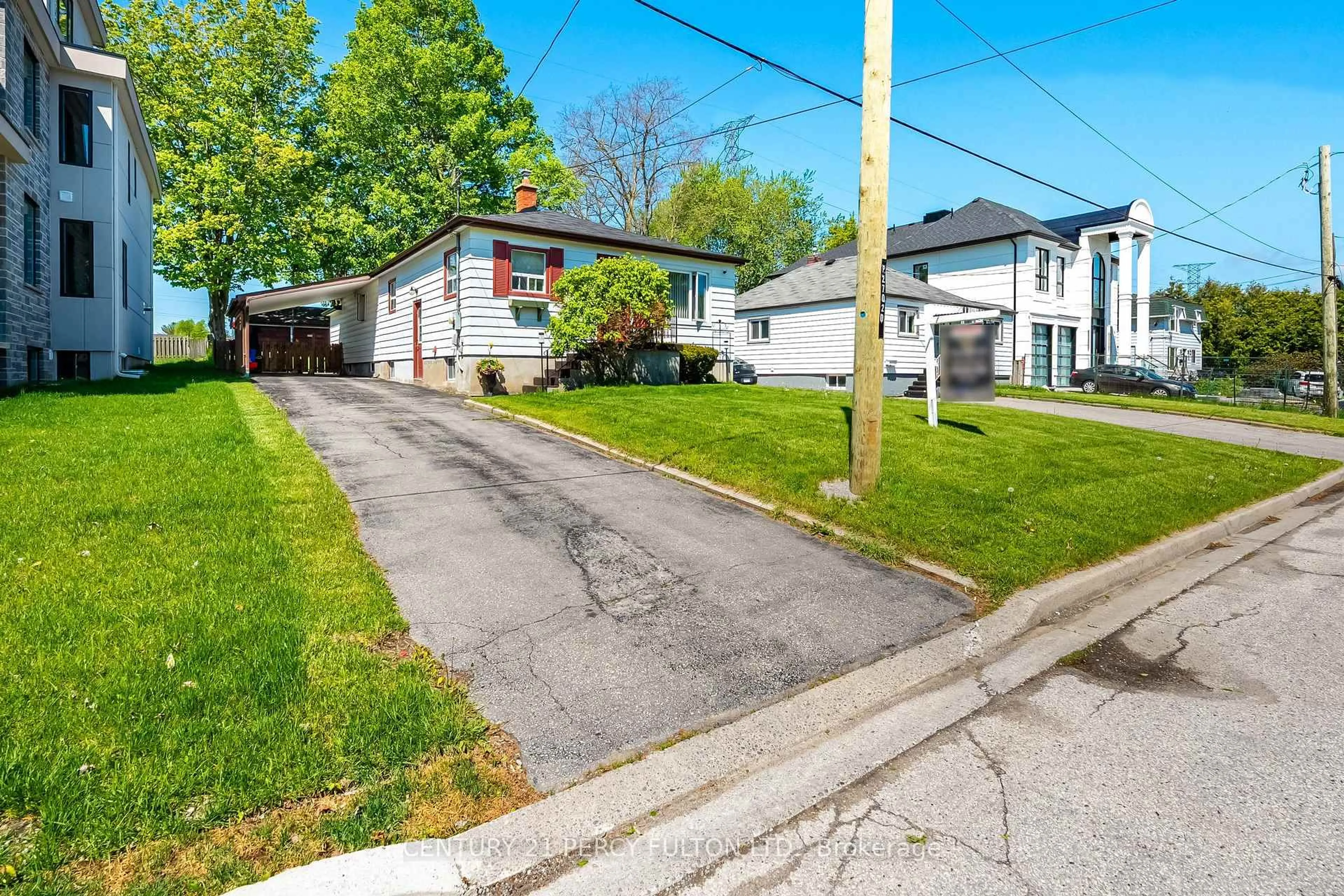 A pic from outside/outdoor area/front of a property/back of a property/a pic from drone, street for 1986 Guild Rd, Pickering Ontario L1V 1Y1
