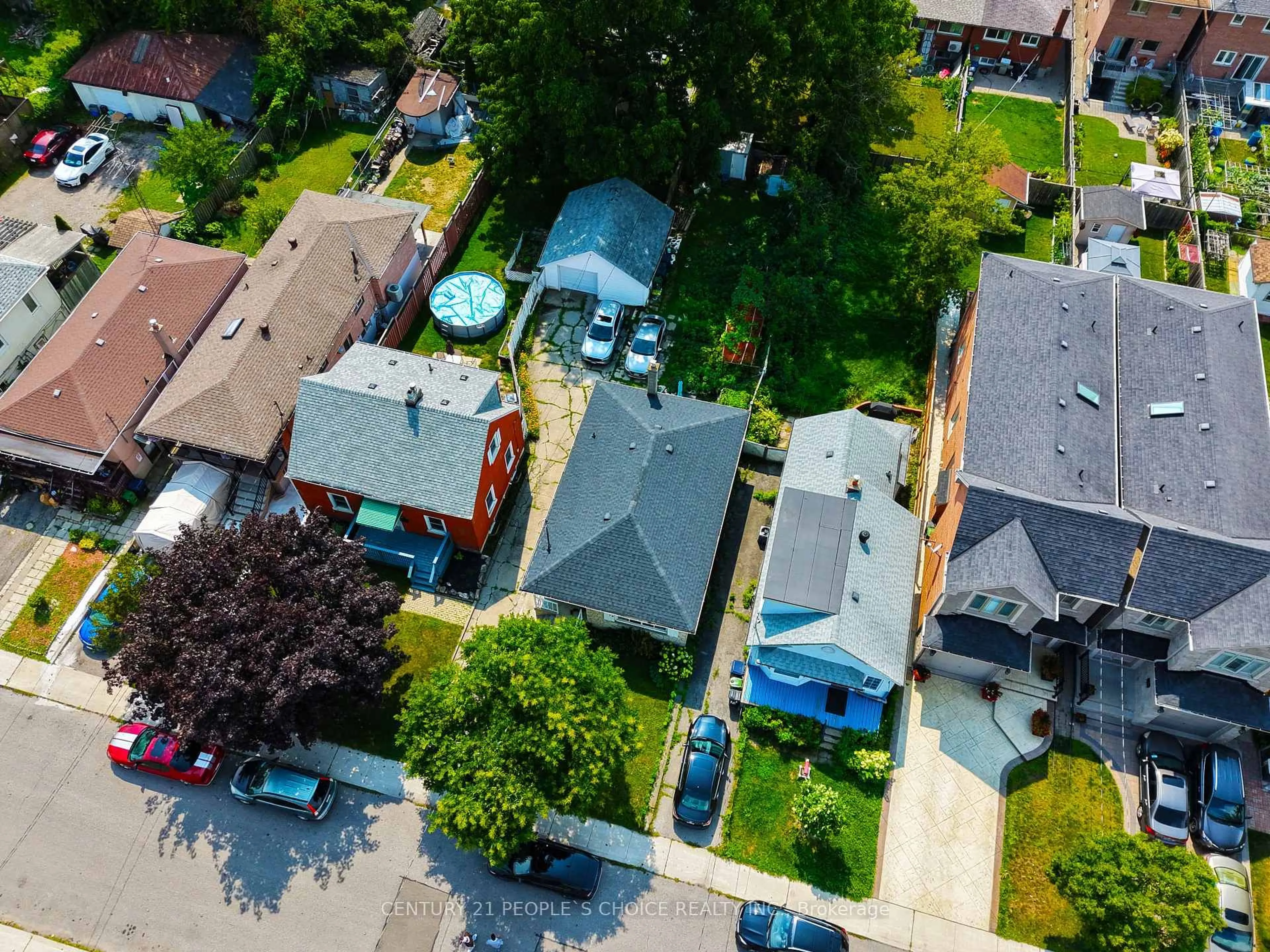 A pic from outside/outdoor area/front of a property/back of a property/a pic from drone, street for 14 North Bonnington Ave, Toronto Ontario M1K 1X2