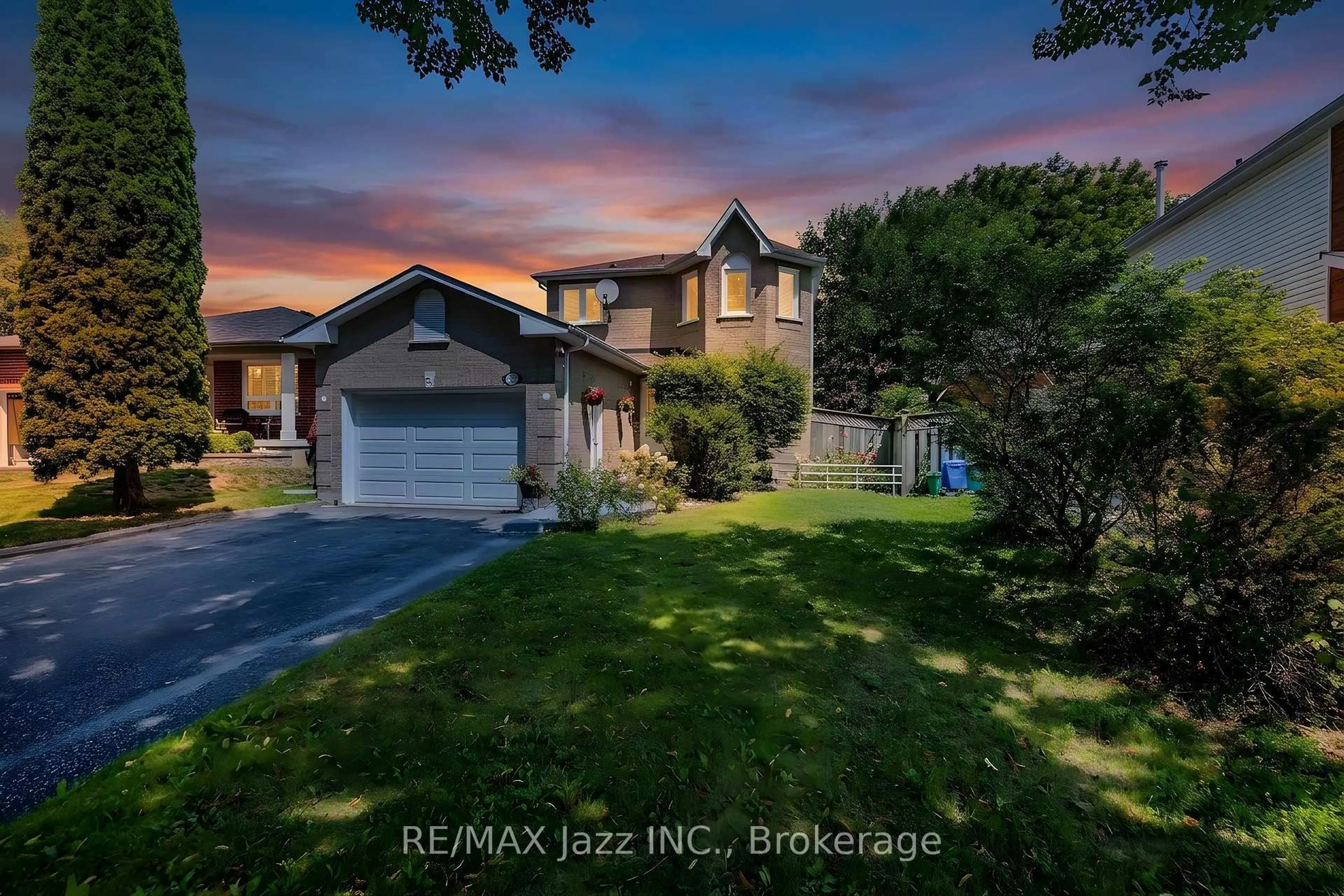 A pic from outside/outdoor area/front of a property/back of a property/a pic from drone, street for 23 Meredith Crt, Clarington Ontario L1E 2V9