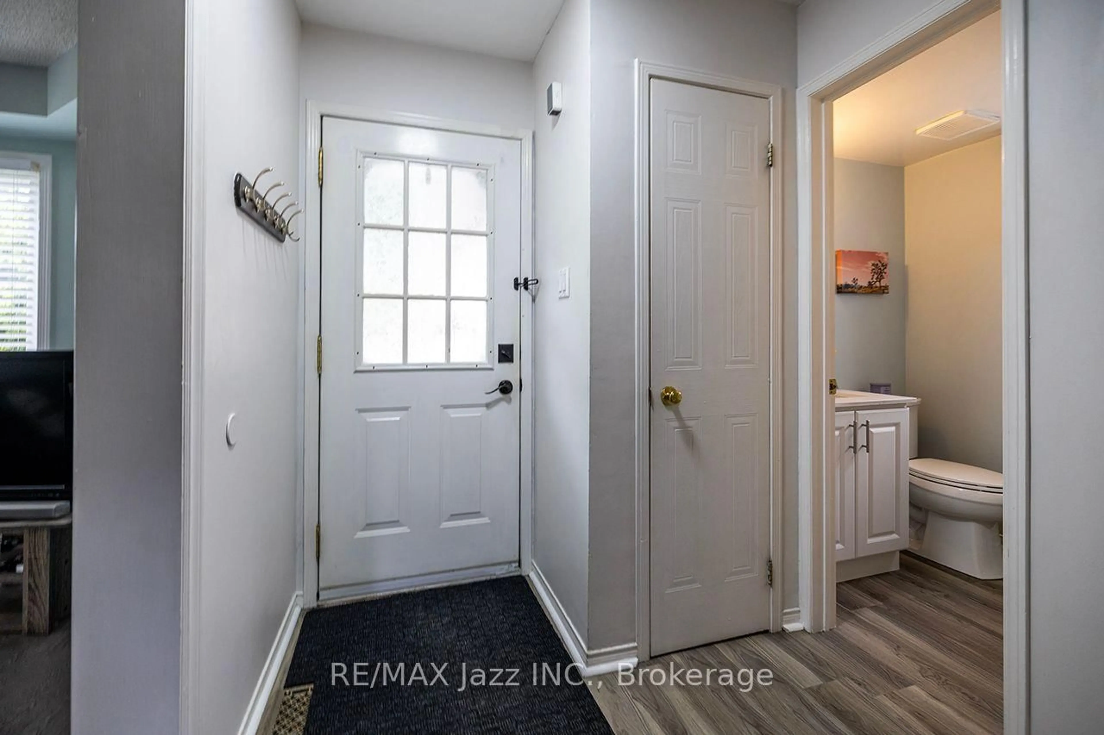 Indoor entryway for 23 Meredith Crt, Clarington Ontario L1E 2V9