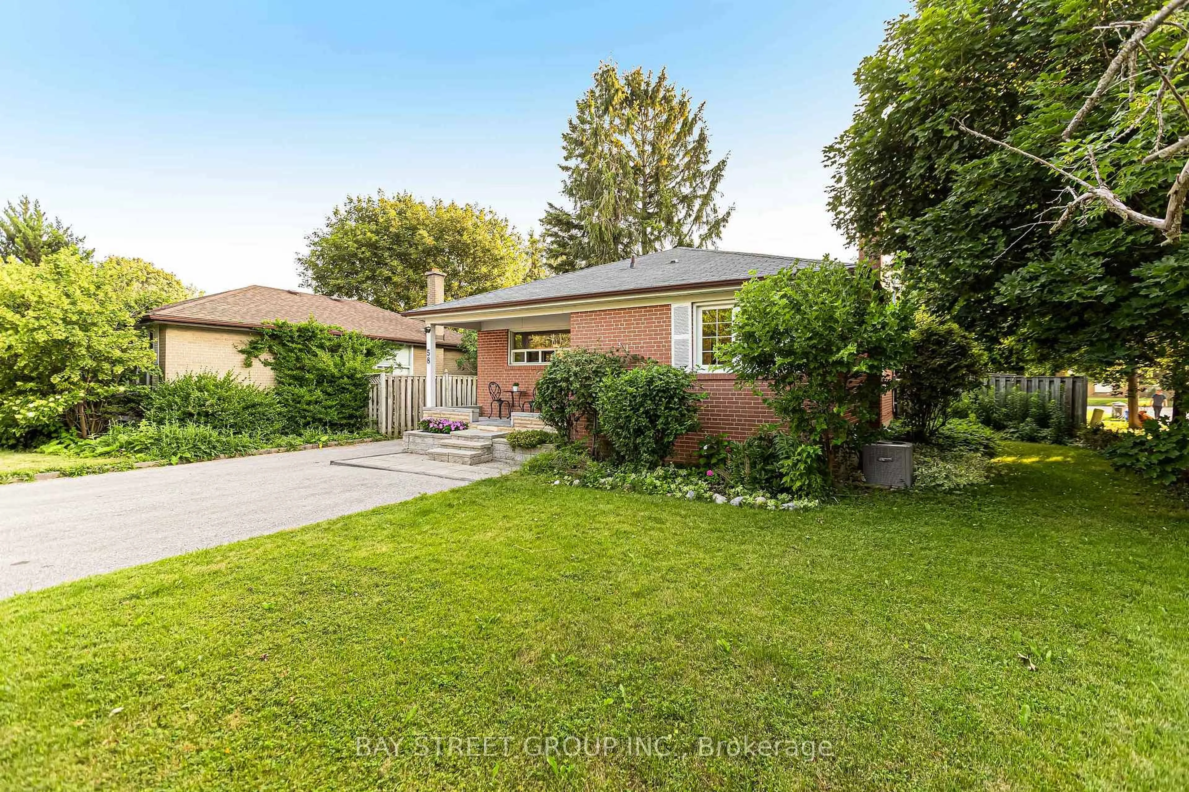 A pic from outside/outdoor area/front of a property/back of a property/a pic from drone, street for 58 Billingsgate Cres, Ajax Ontario L1S 2R9