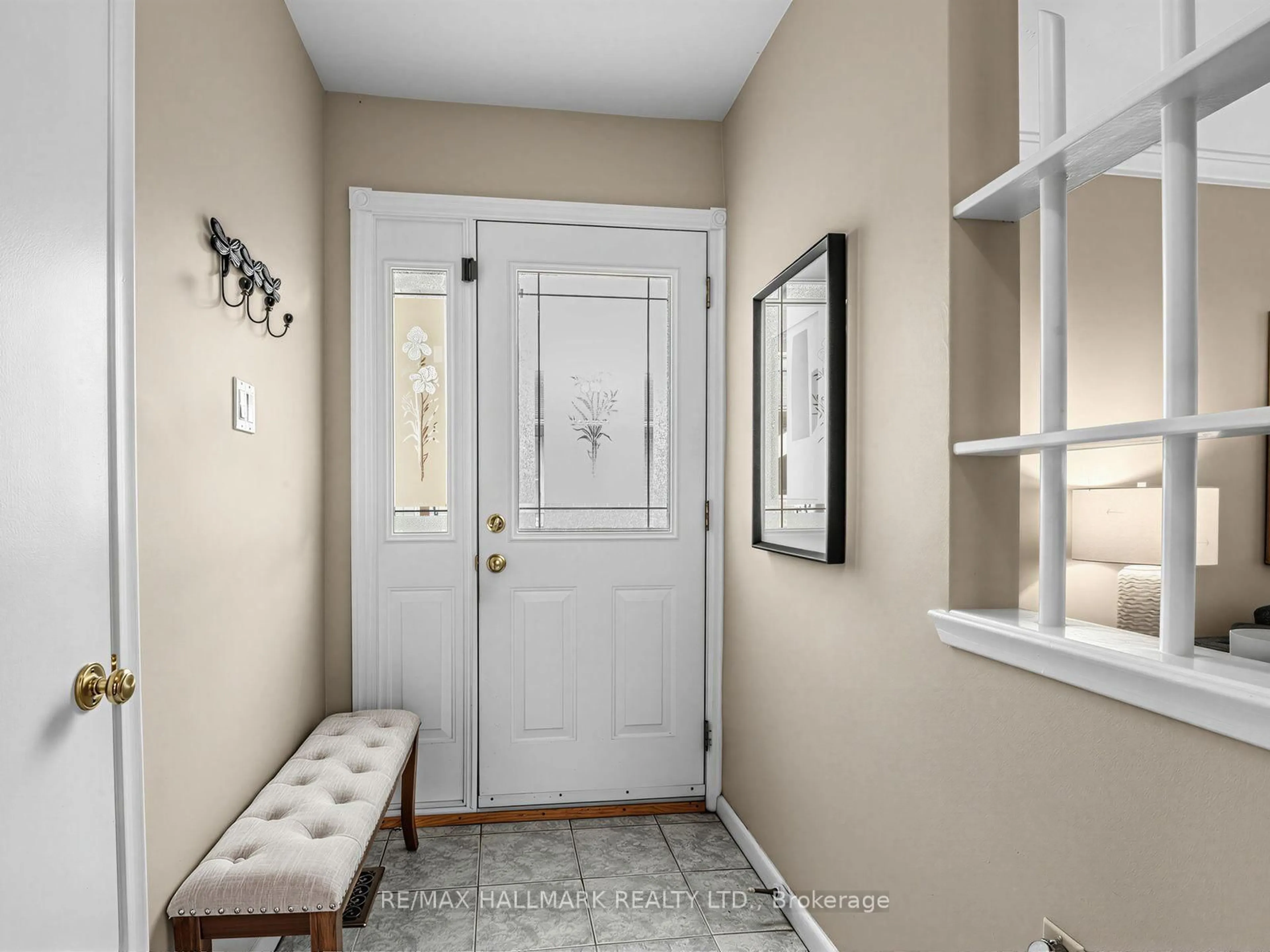 Indoor entryway for 23 Lynnbrook Dr, Toronto Ontario M1H 2M1