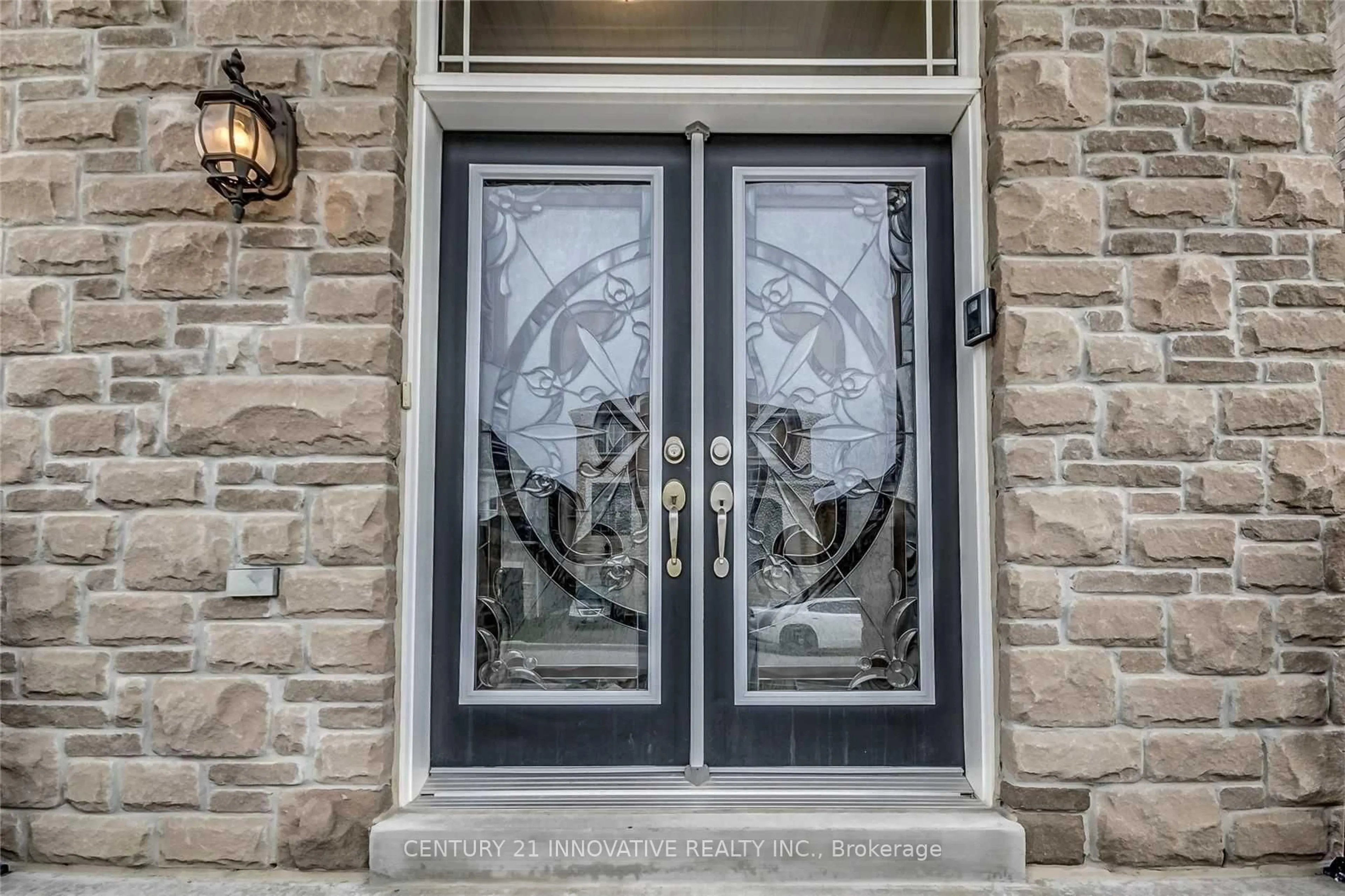 Indoor entryway for 4 Aquilina Crt, Ajax Ontario L1Z 0E5
