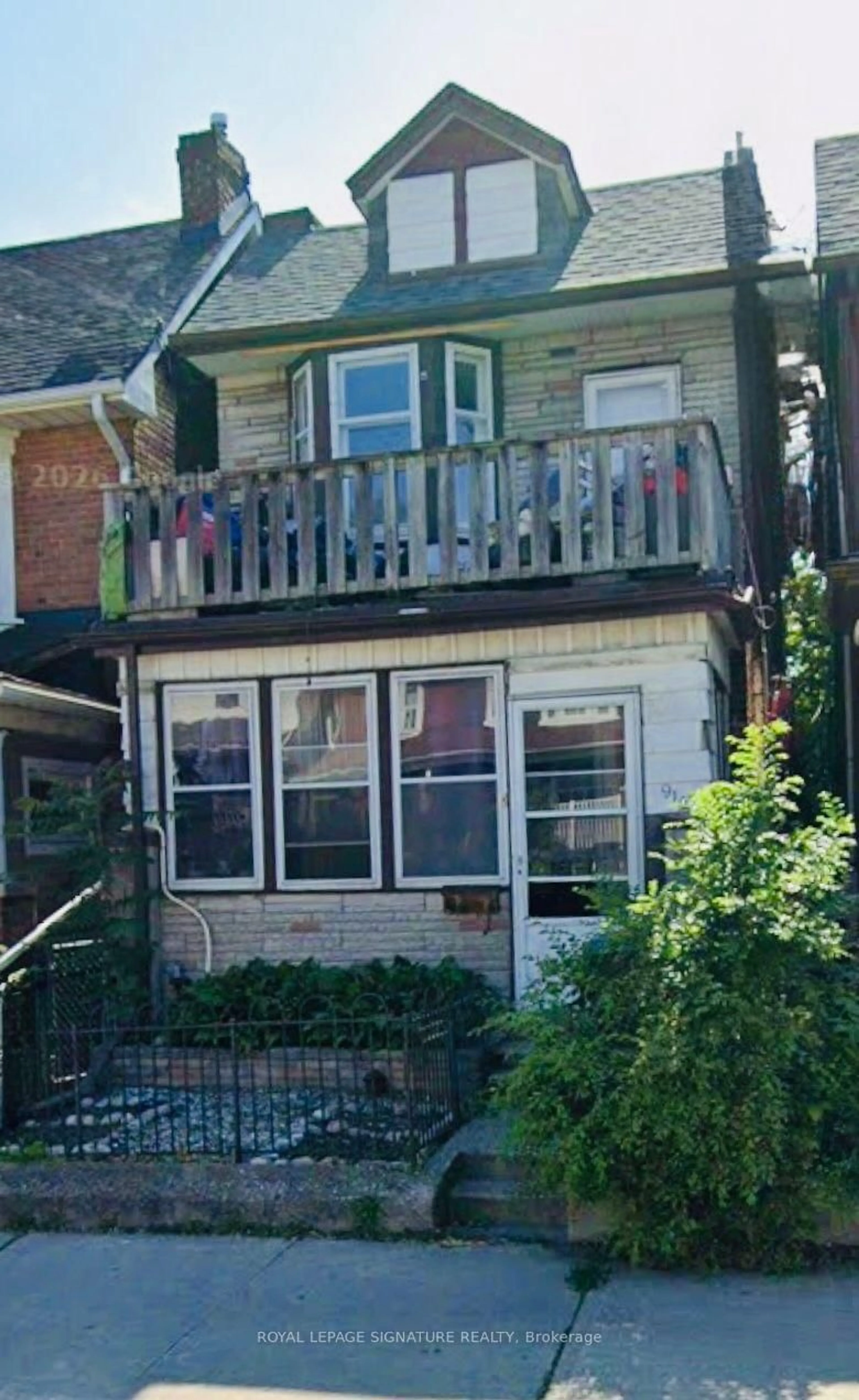 Unknown for 916 Woodbine Ave, Toronto Ontario M4C 4B7