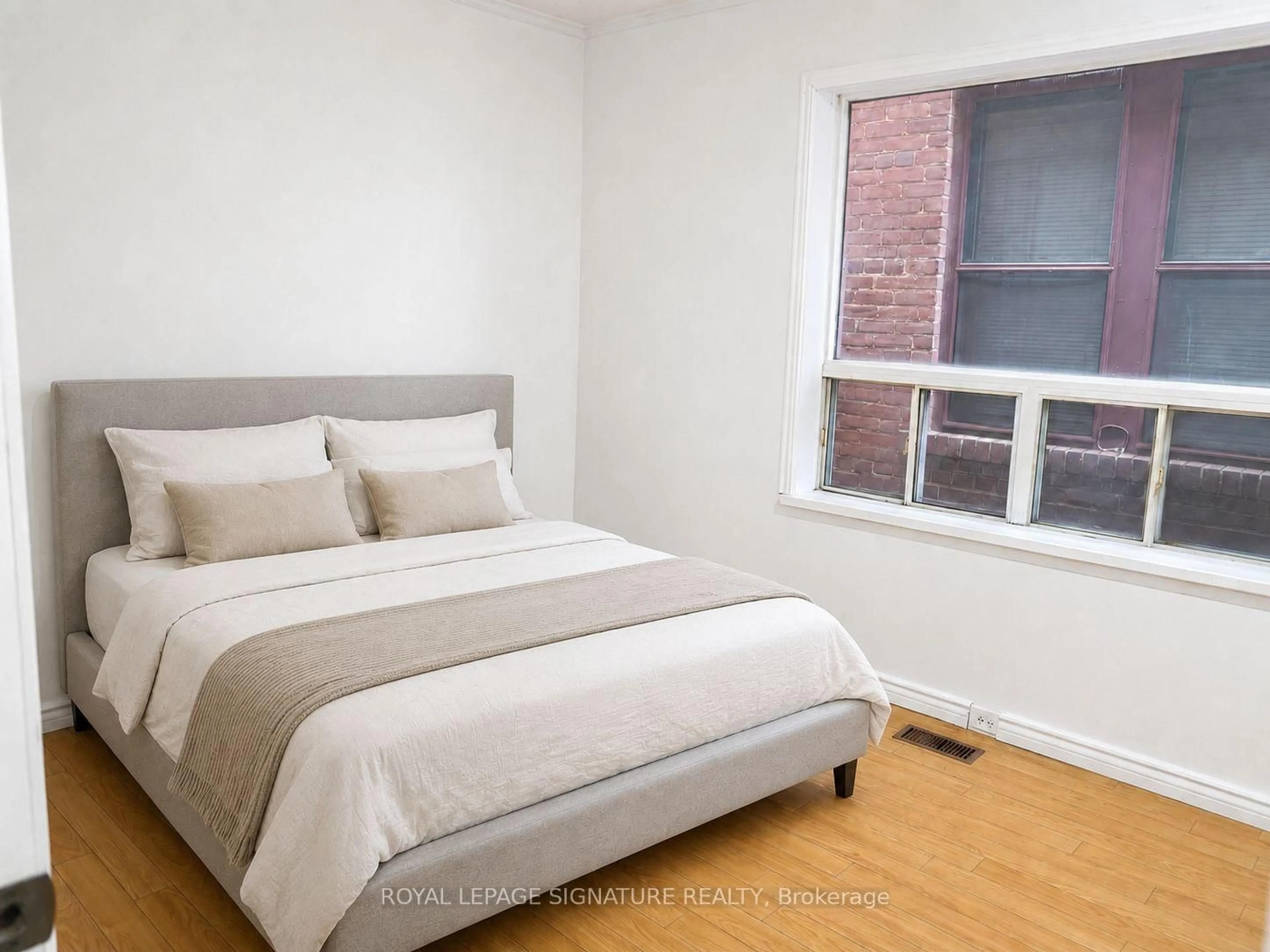 Bedroom with bed, unknown for 916 Woodbine Ave, Toronto Ontario M4C 4B7