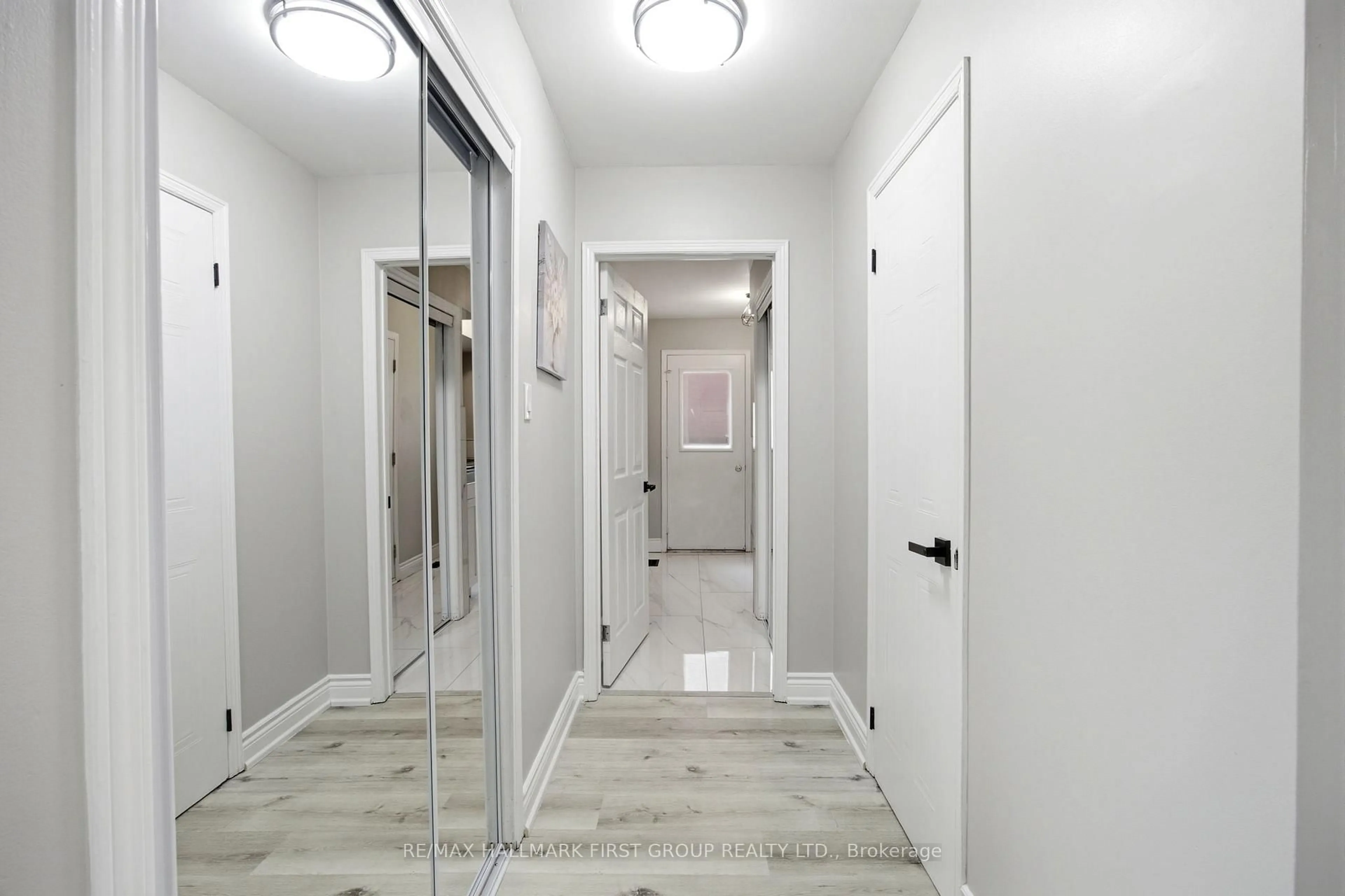 Indoor entryway for 15 Sallis Dr, Ajax Ontario L1S 6Y9