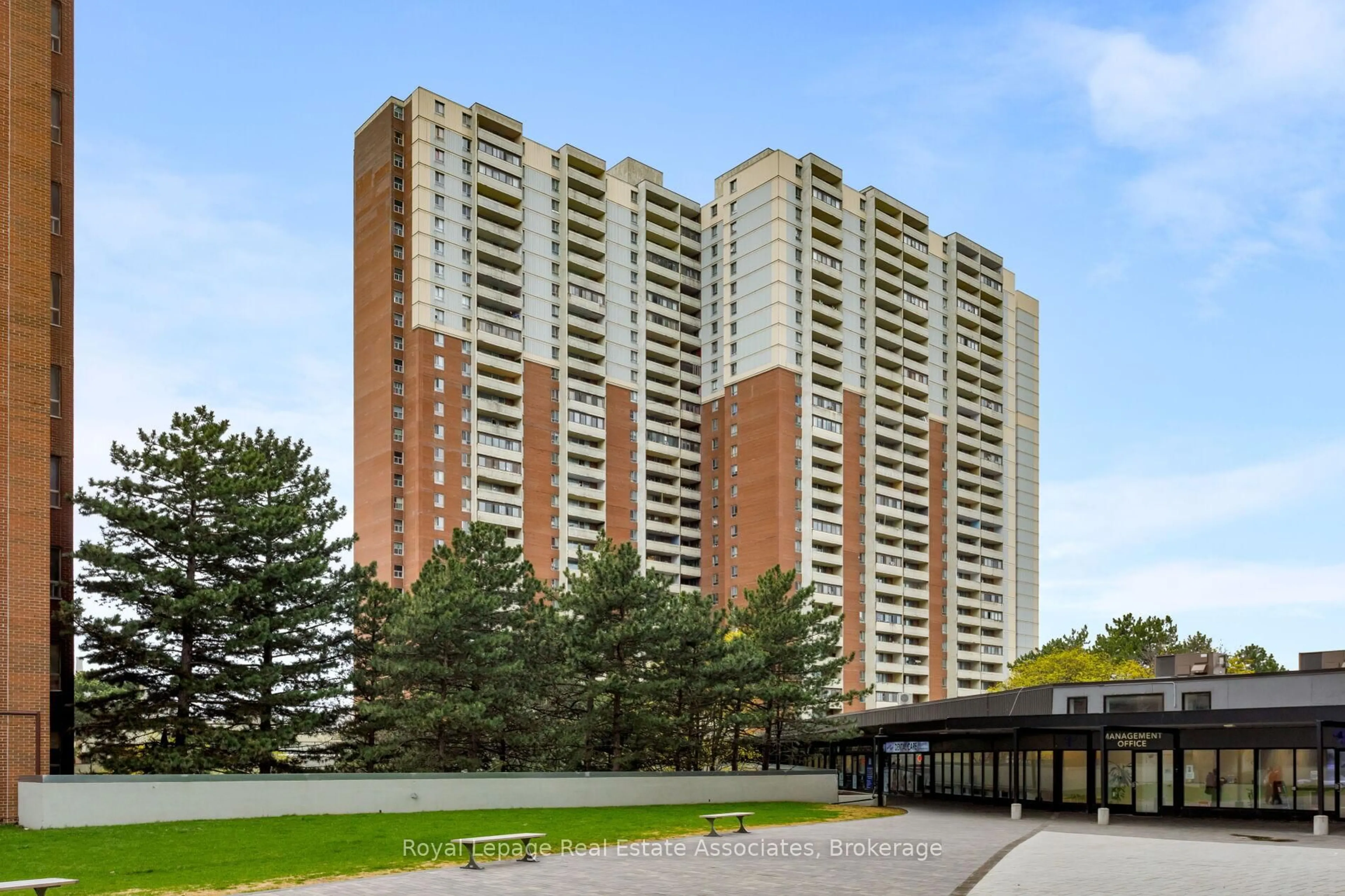 Patio, building for 5 Massey Sq #1710, Toronto Ontario M4C 5L6