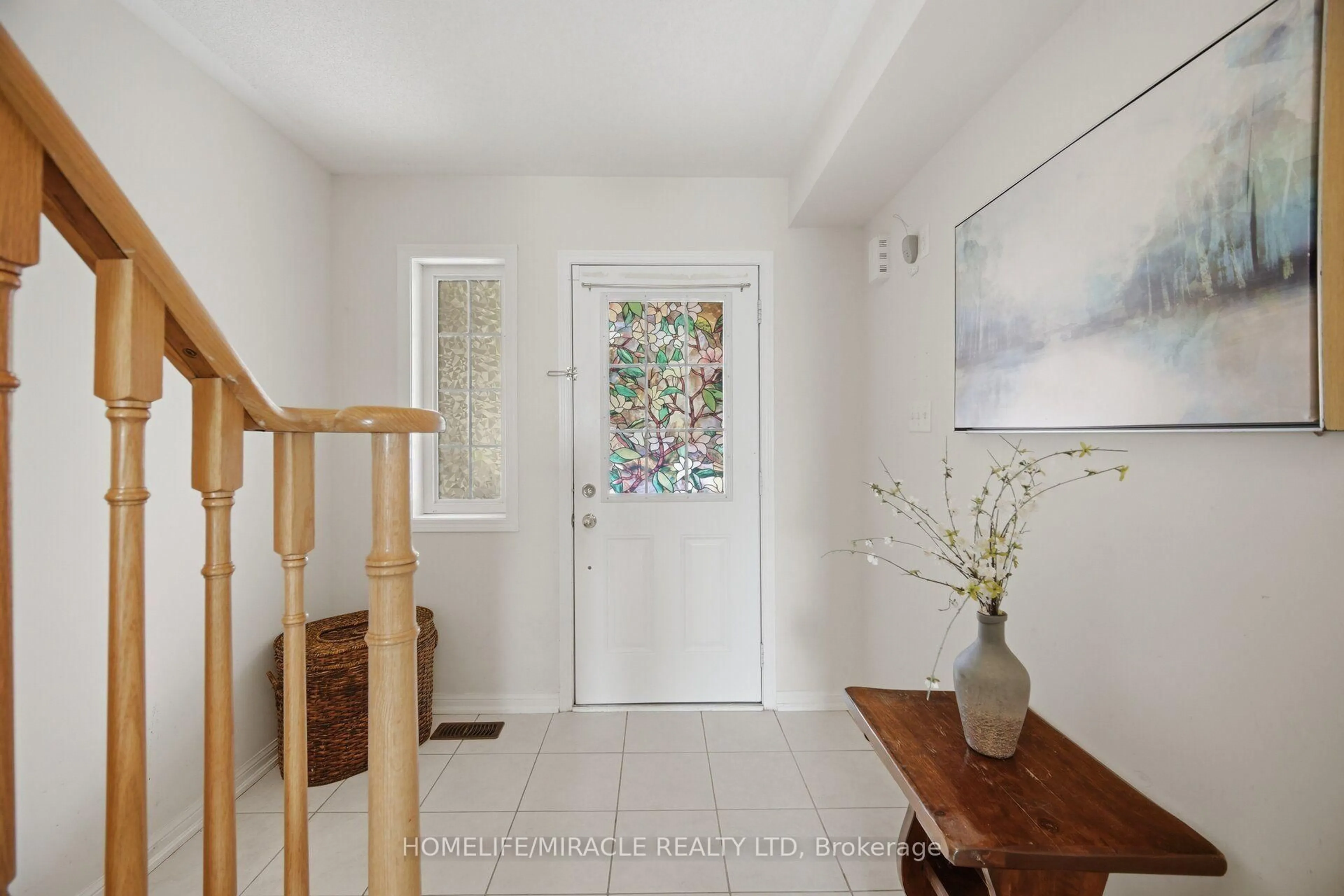 Indoor entryway for 6 Barkdale Way, Whitby Ontario L1N 0E9