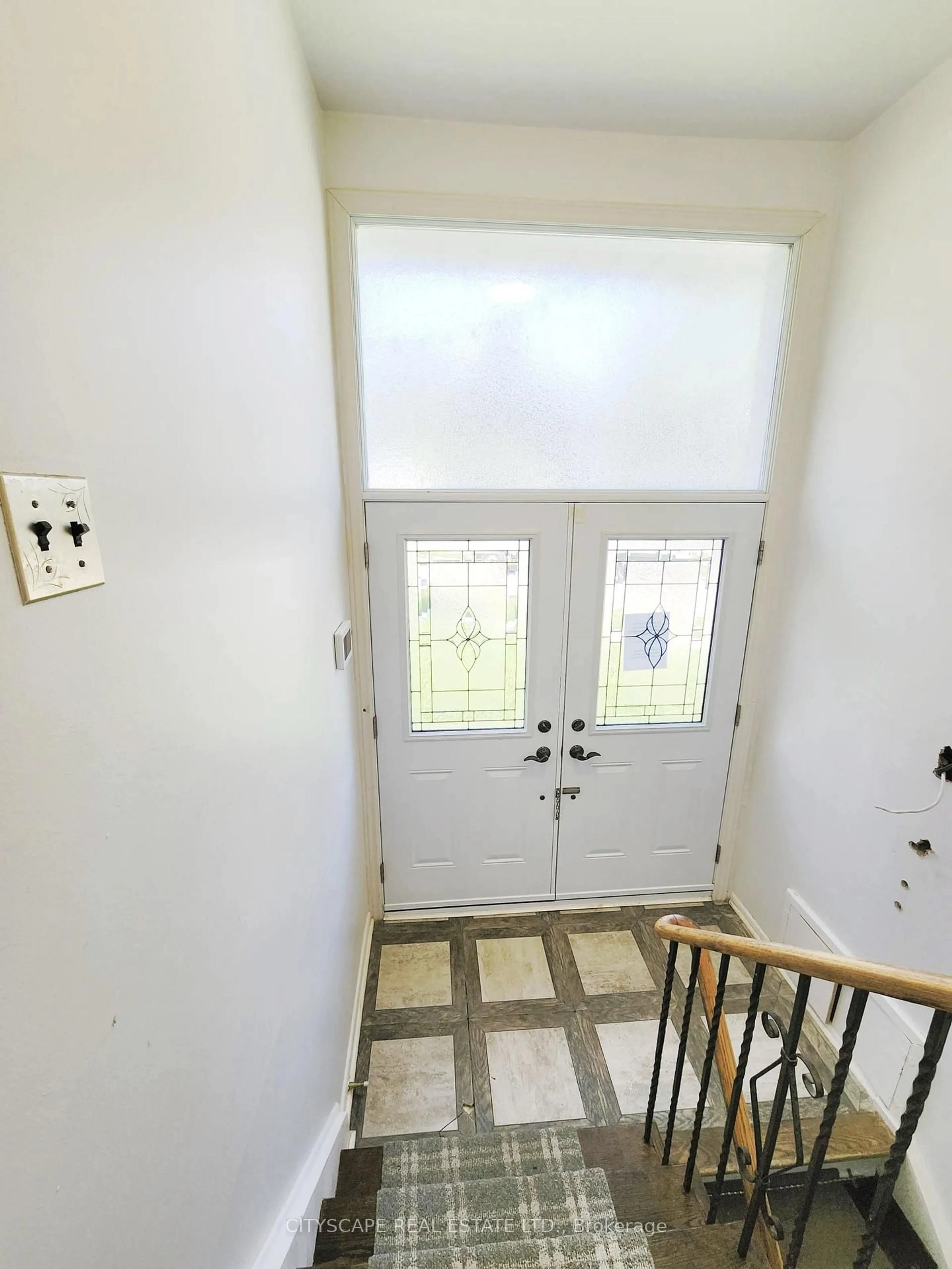 Indoor entryway for 23 MANORWOOD Rd, Toronto Ontario M1P 4G8