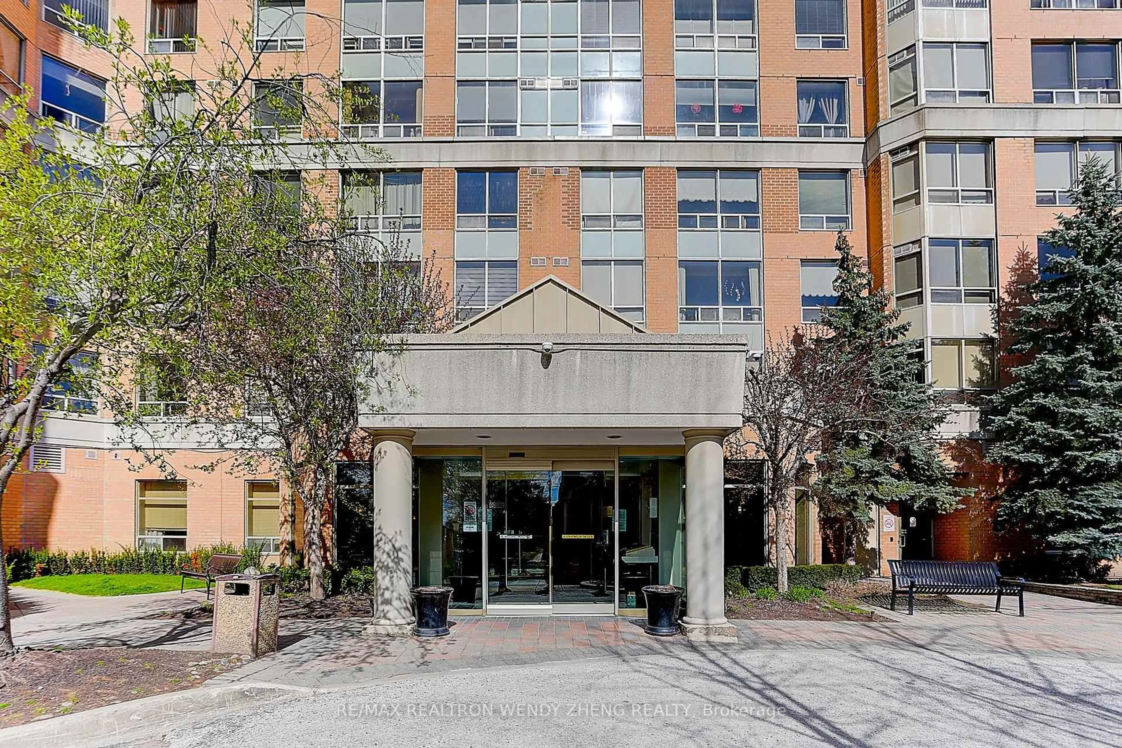 Indoor foyer for 1883 Mcnicoll Ave #815, Toronto Ontario M1V 5M3