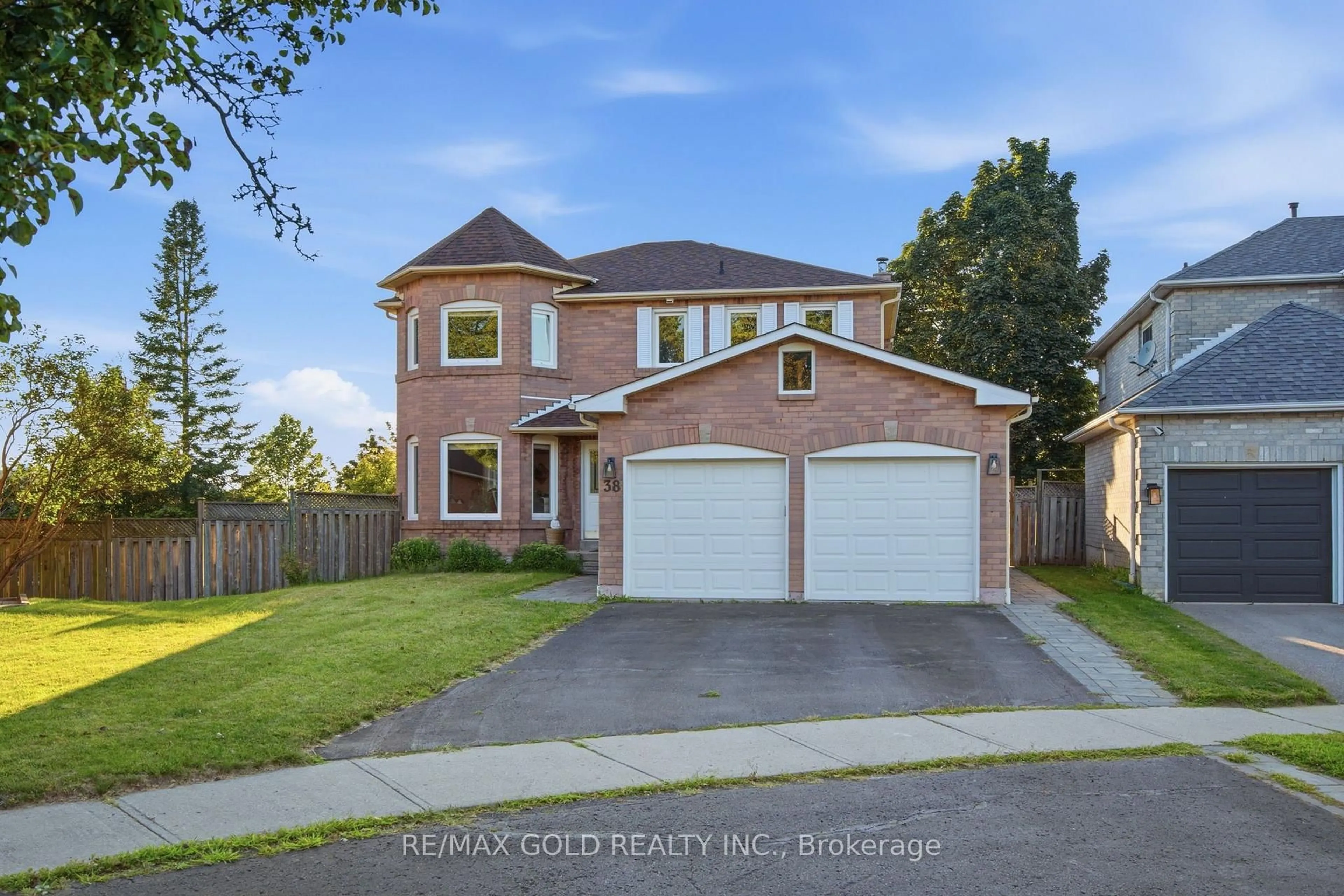 Home with brick exterior material, street for 38 Silverbirch Pl, Whitby Ontario L1R 1X6