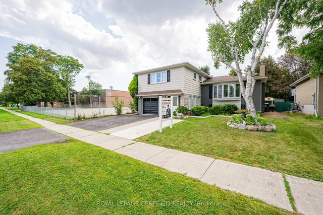 48 Highcastle Rd, Toronto 3