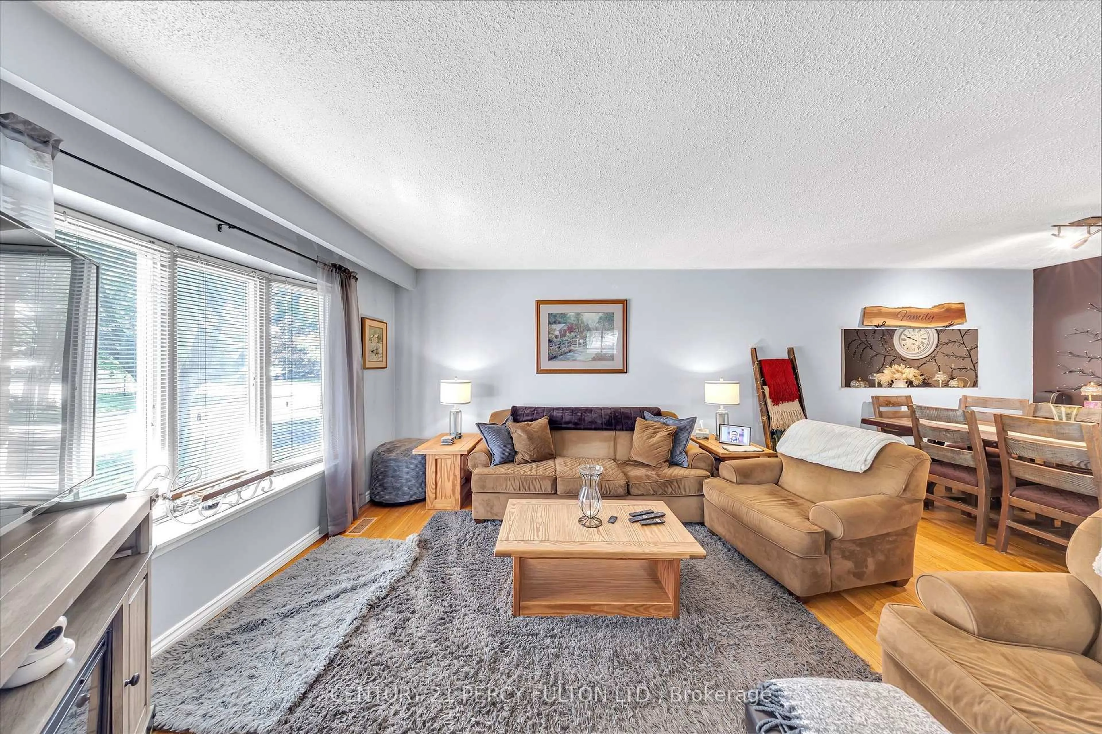 Living room with furniture, unknown for 719 Balaton Ave, Pickering Ontario L1W 1W3