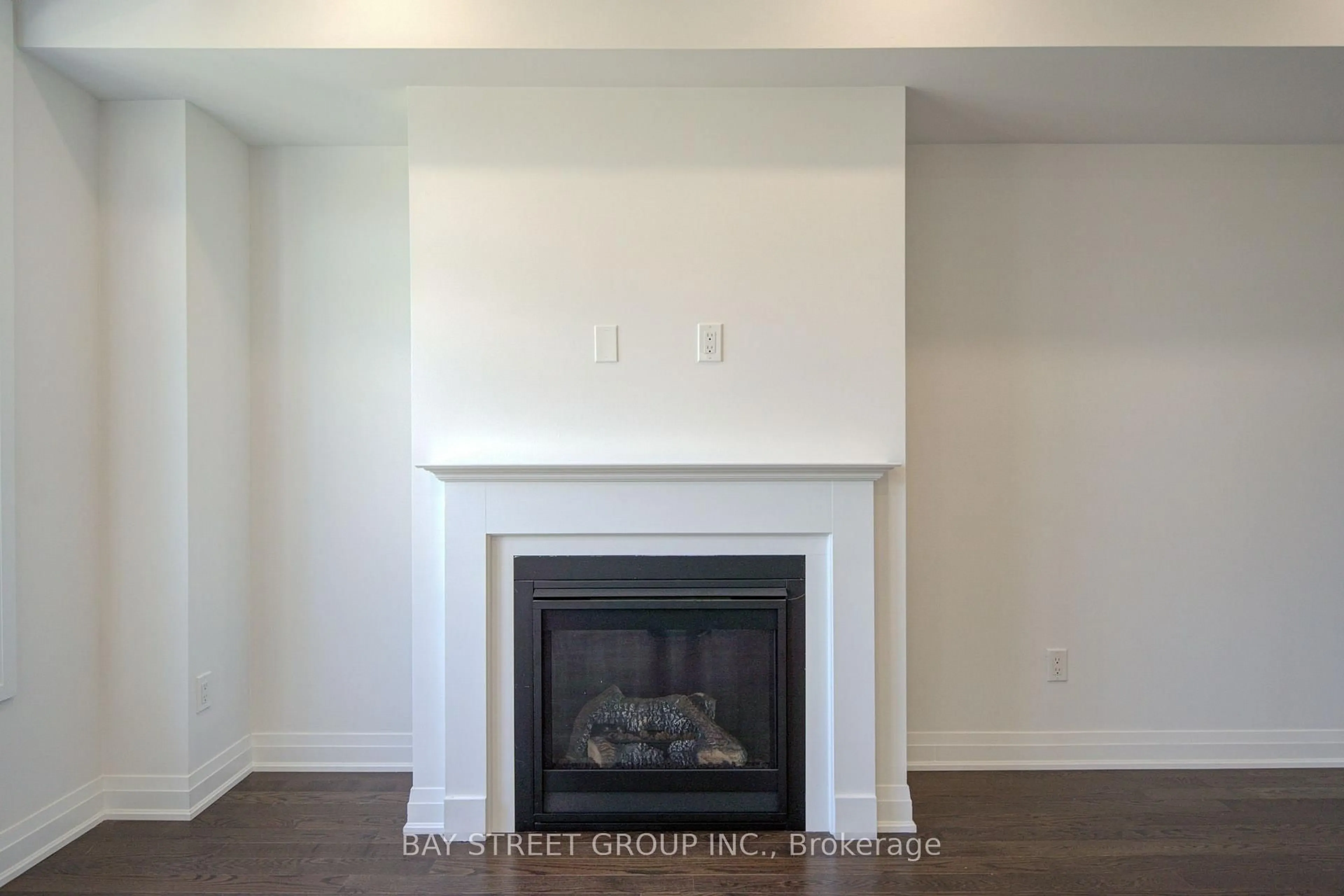 A pic of a room for 36 Elkington Cres, Whitby Ontario L1P 0L7