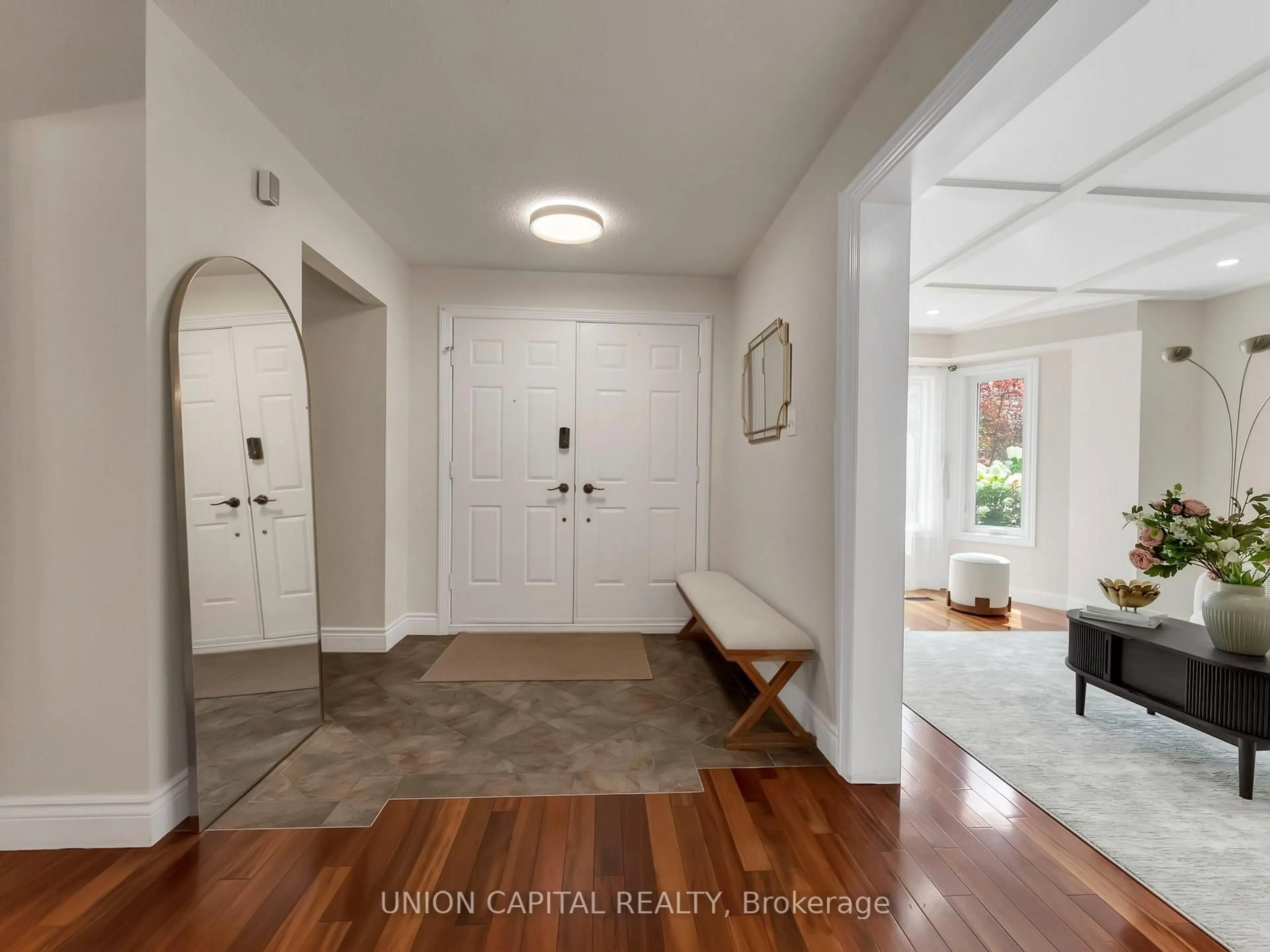Indoor entryway for 772 Pebble Crt, Pickering Ontario L1V 3P3