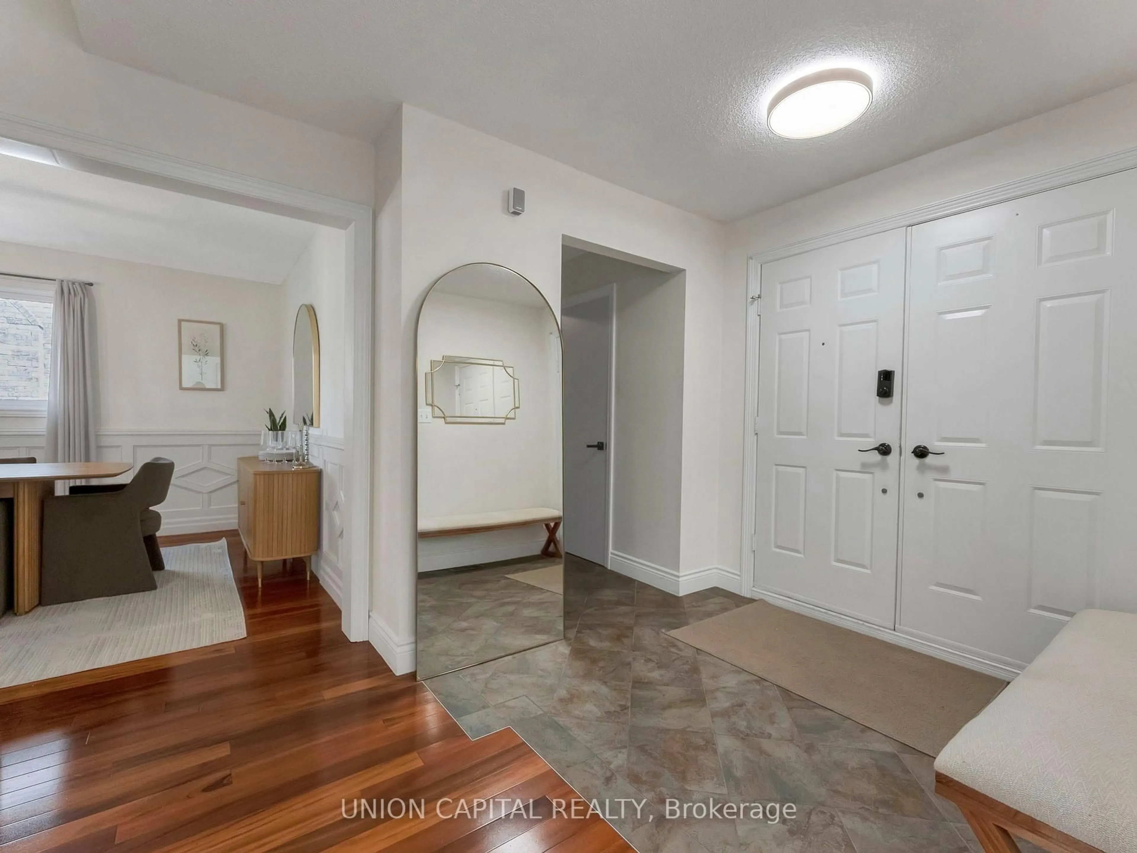 Indoor entryway for 772 Pebble Crt, Pickering Ontario L1V 3P3
