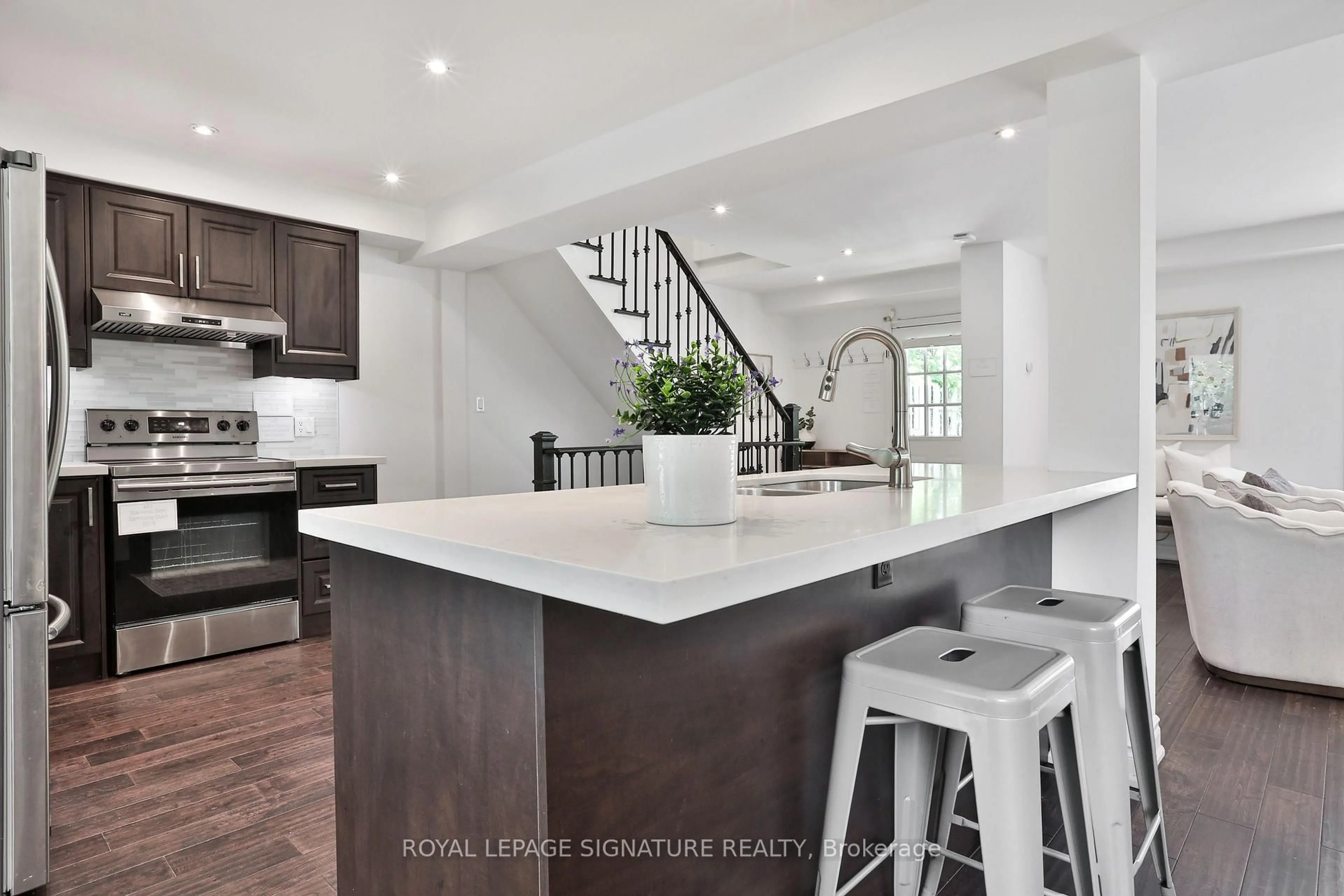 Open concept kitchen, unknown for 280 Gowan Ave, Toronto Ontario M4J 2K6