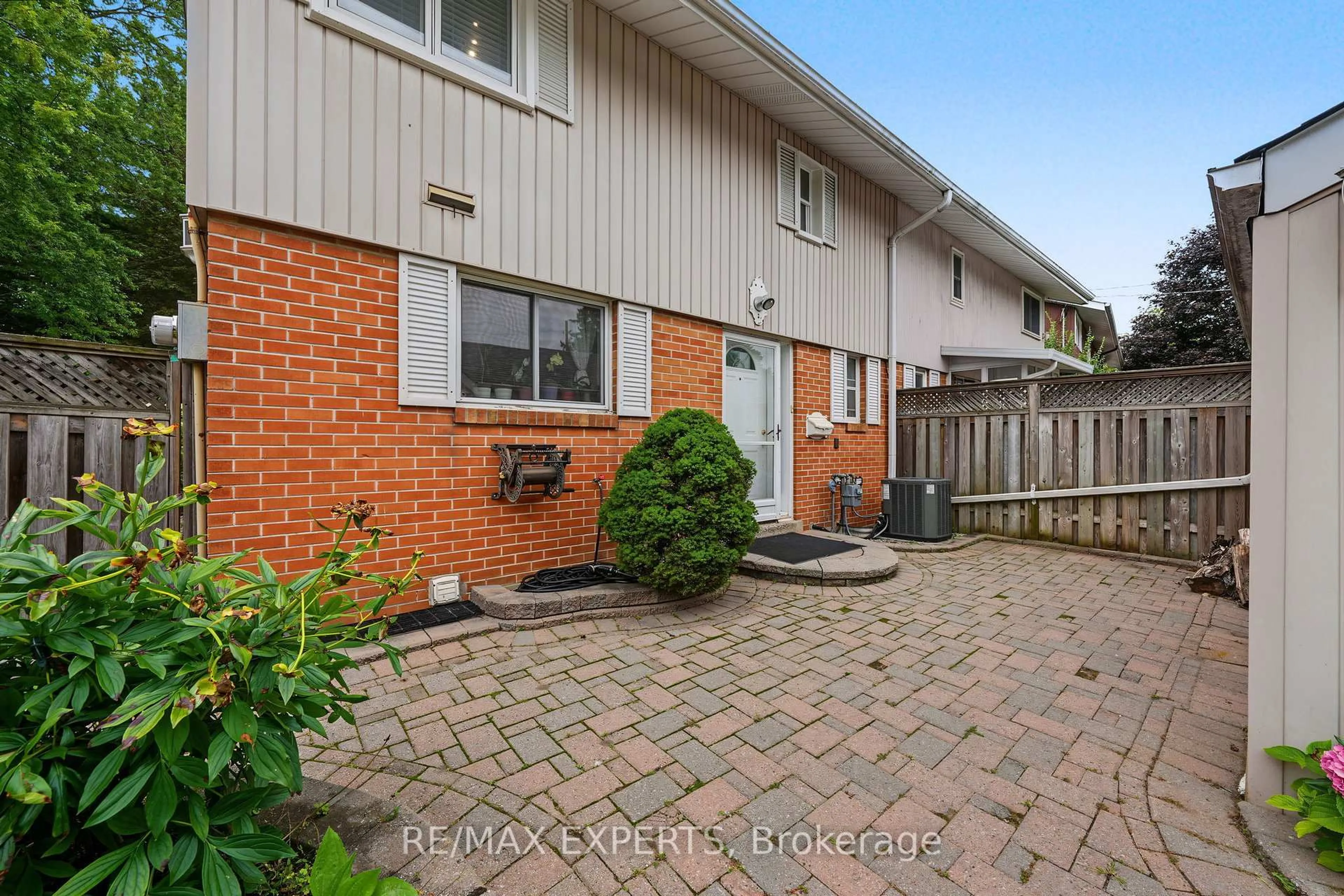 Patio, street for 71 Dogwood Cres, Toronto Ontario M1P 3N5