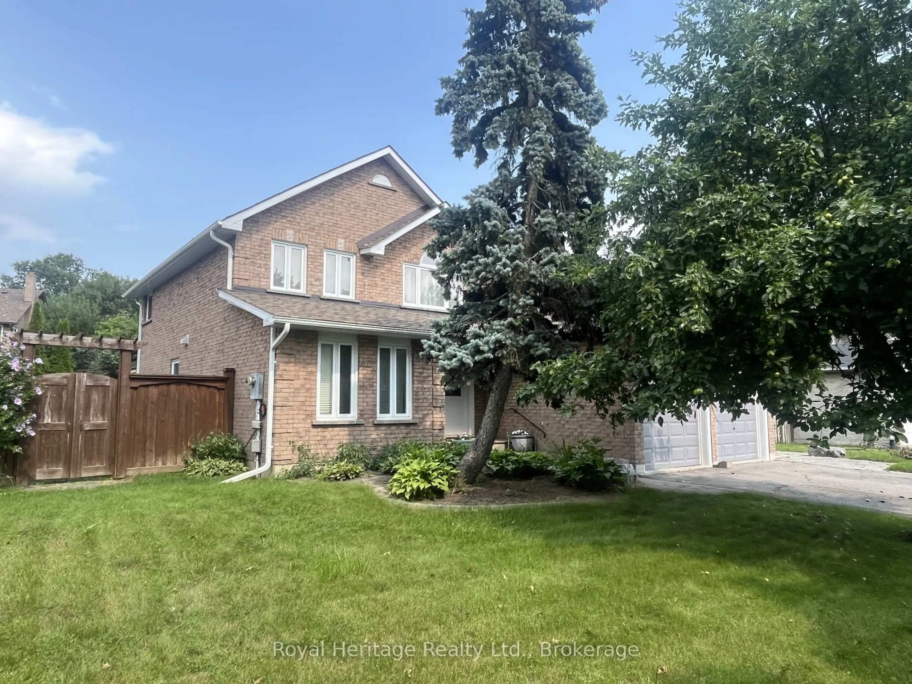 A pic from outside/outdoor area/front of a property/back of a property/a pic from drone, street for 184 Lake Drive Way, Ajax Ontario L1S 4Y2