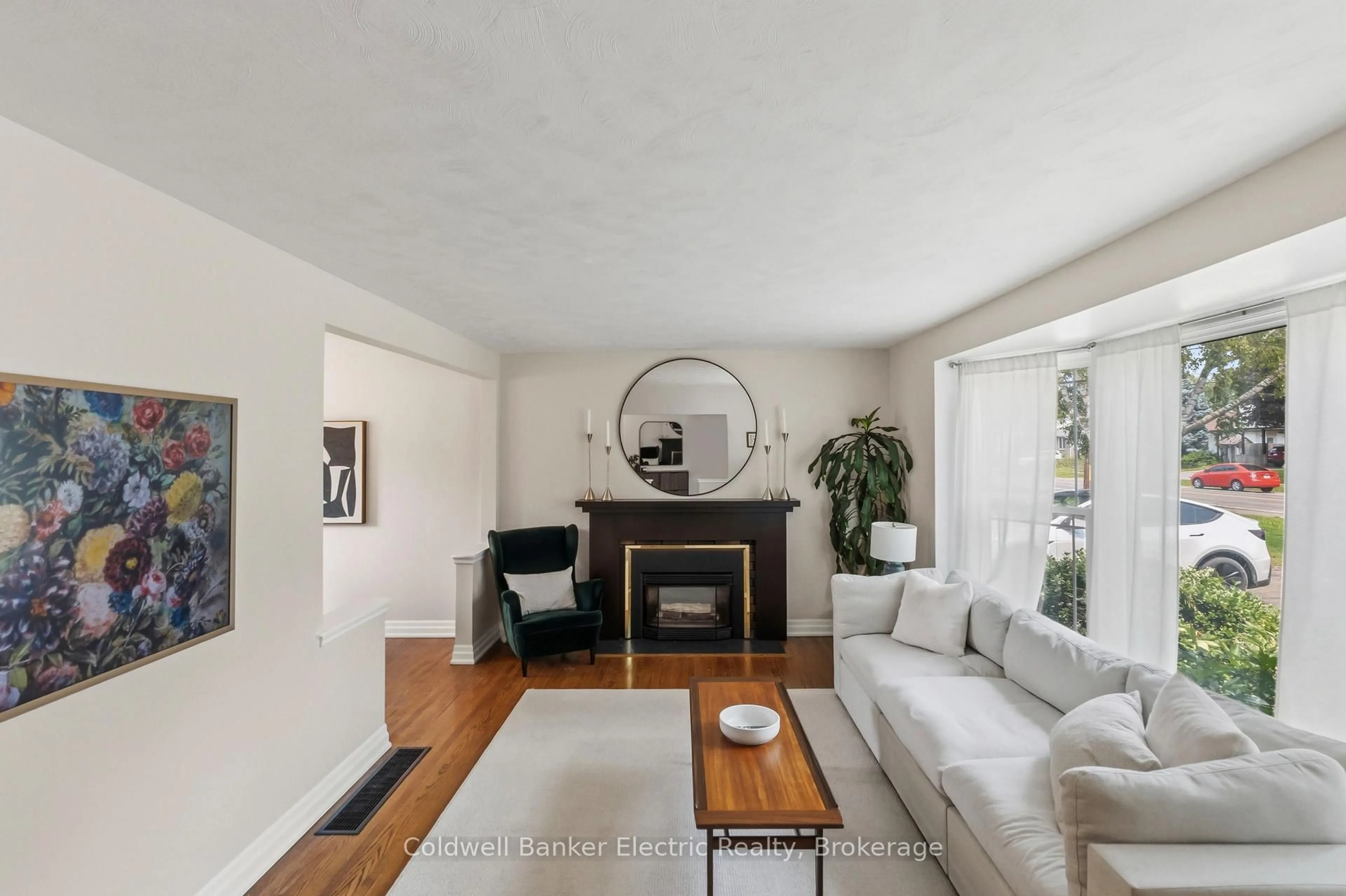Living room with furniture, unknown for 326 Cochrane St, Whitby Ontario L1N 5J3