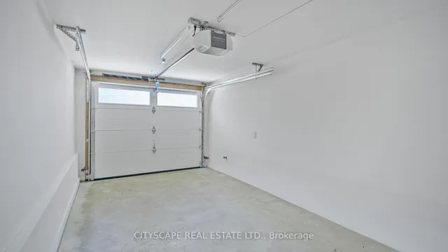 39 Kenworthy Ave, Toronto 3