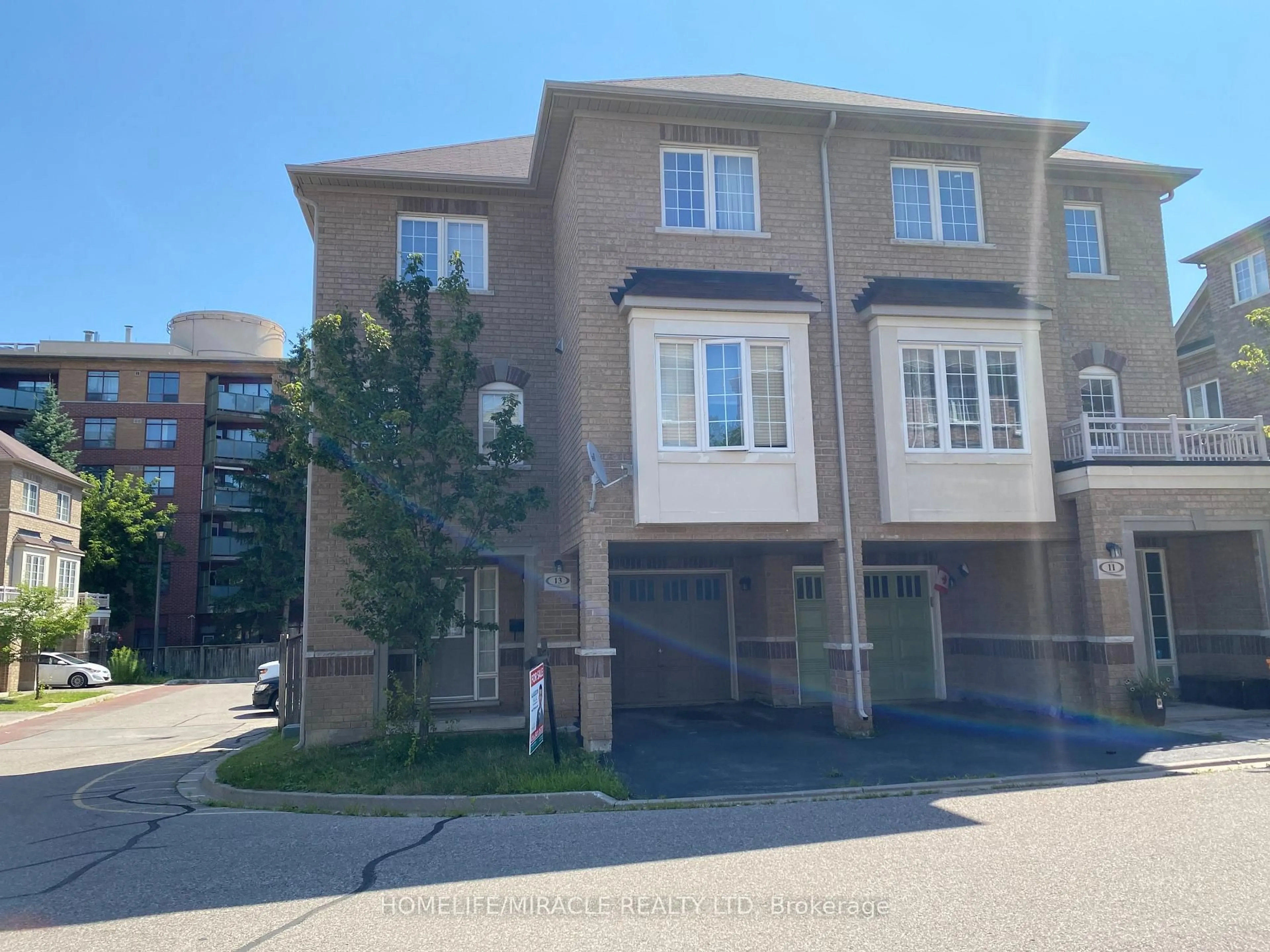 A pic from outside/outdoor area/front of a property/back of a property/a pic from drone, street for 13 Vasto Lane, Toronto Ontario M1M 0C6
