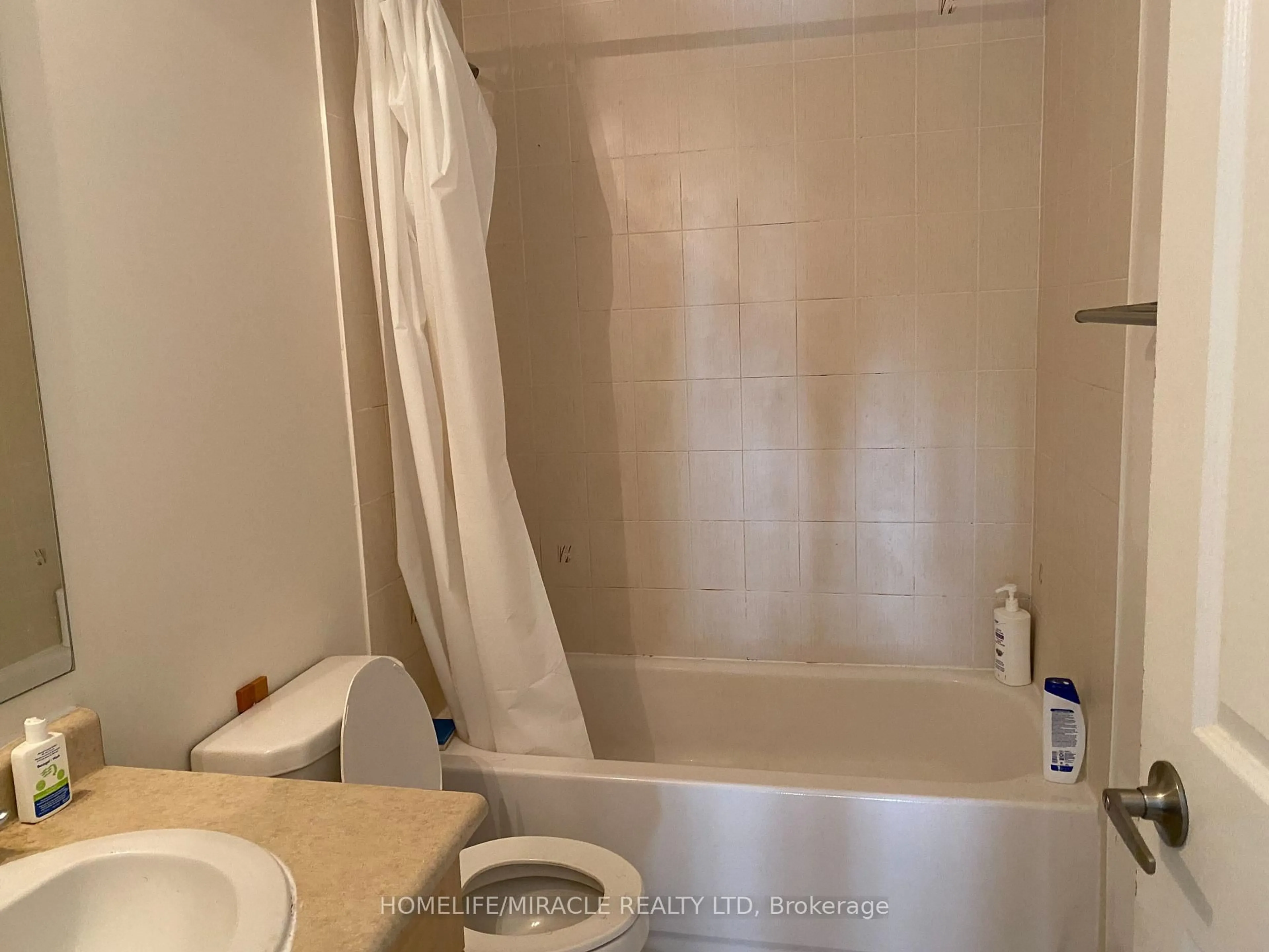 Standard bathroom, floor is not visible for 13 Vasto Lane, Toronto Ontario M1M 0C6