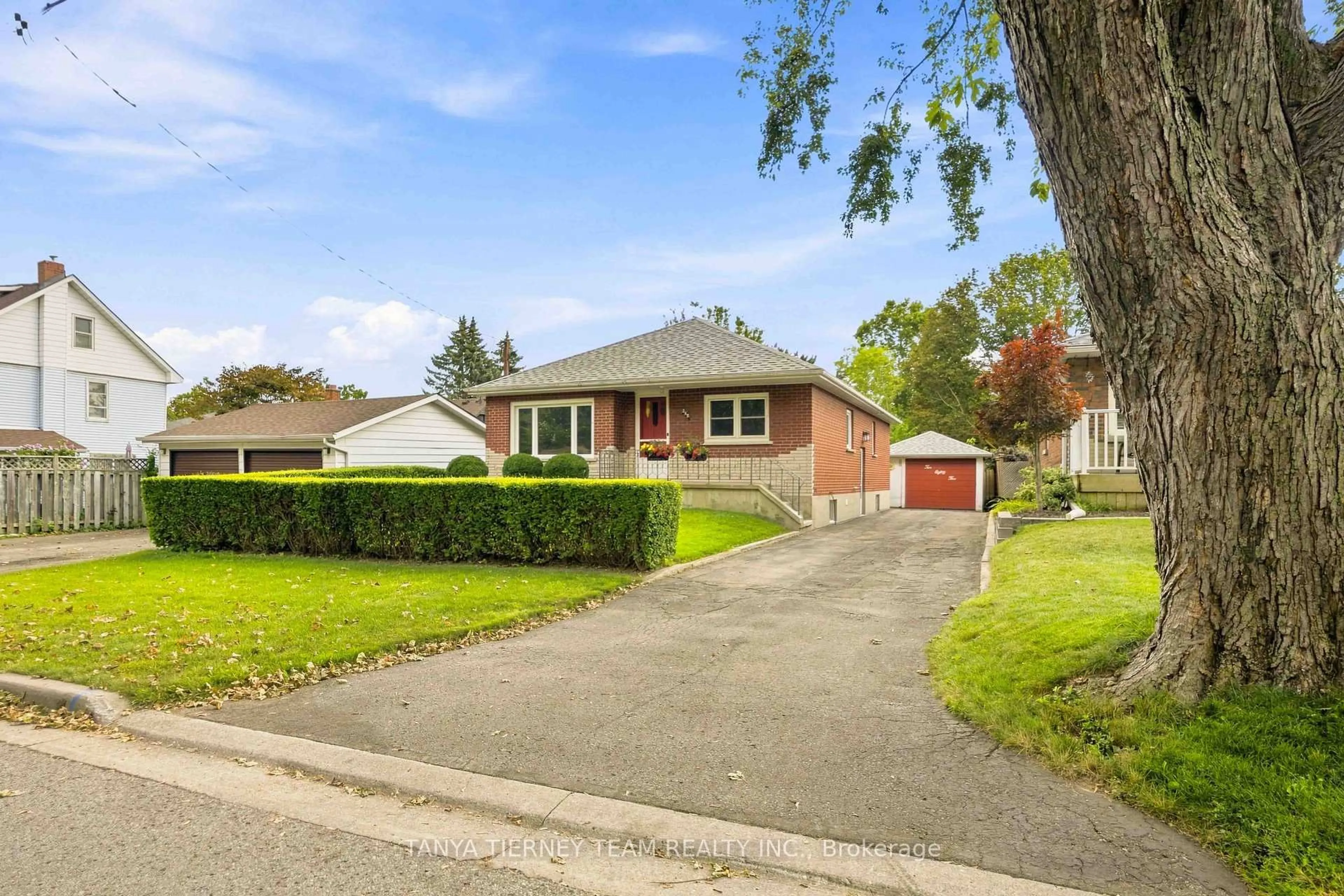 Home with brick exterior material, street for 285 Muriel Ave, Oshawa Ontario L1J 2W8