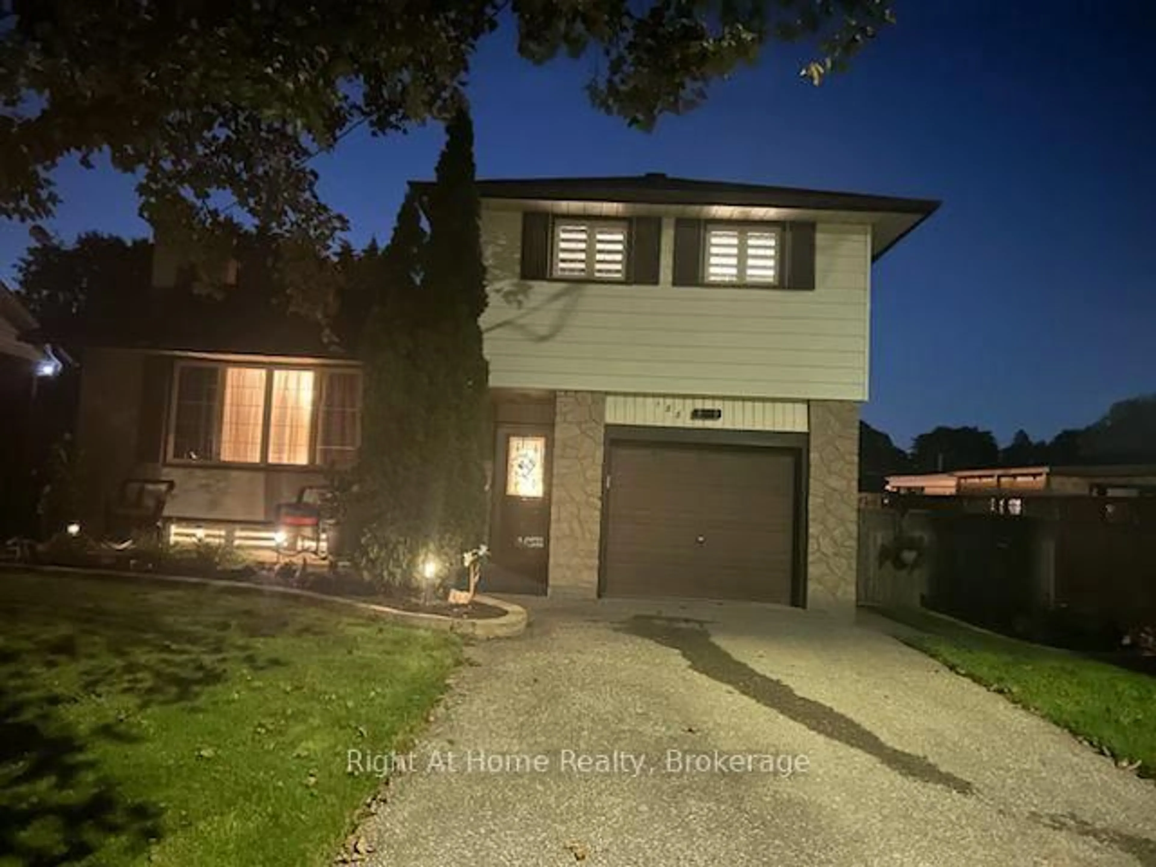 A pic from outside/outdoor area/front of a property/back of a property/a pic from drone, street for 188 Hillsdale Ave, Oshawa Ontario L1G 2P7