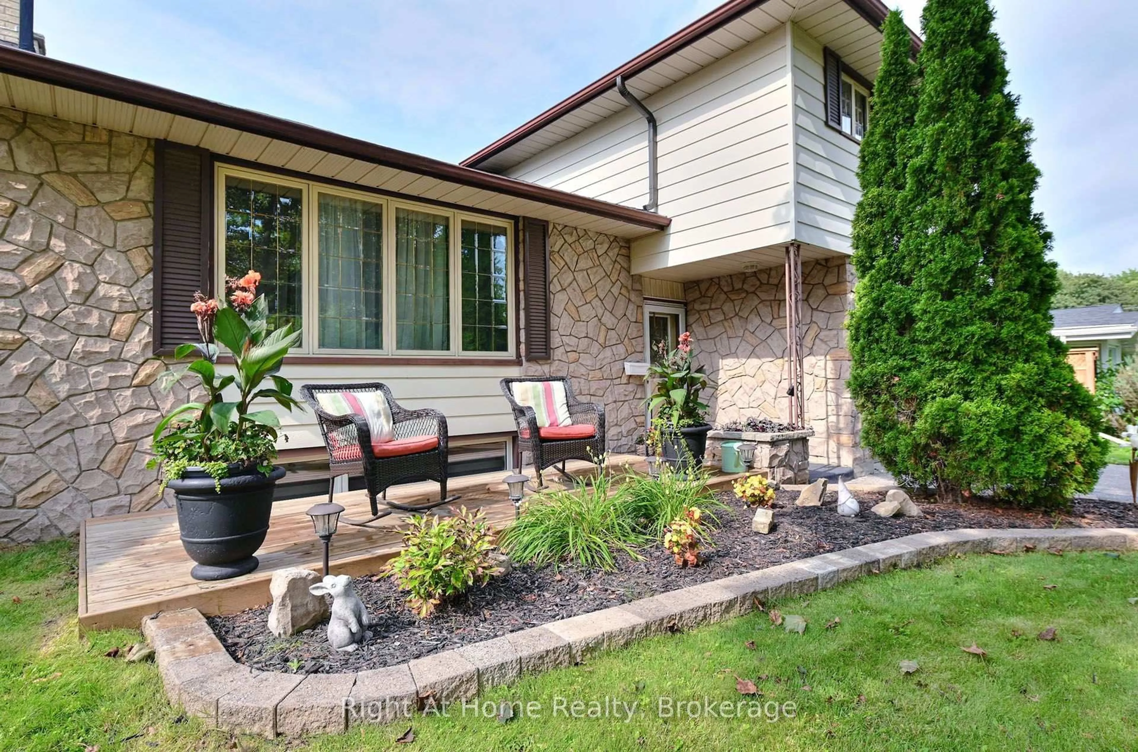 Home with brick exterior material, street for 188 Hillsdale Ave, Oshawa Ontario L1G 2P7