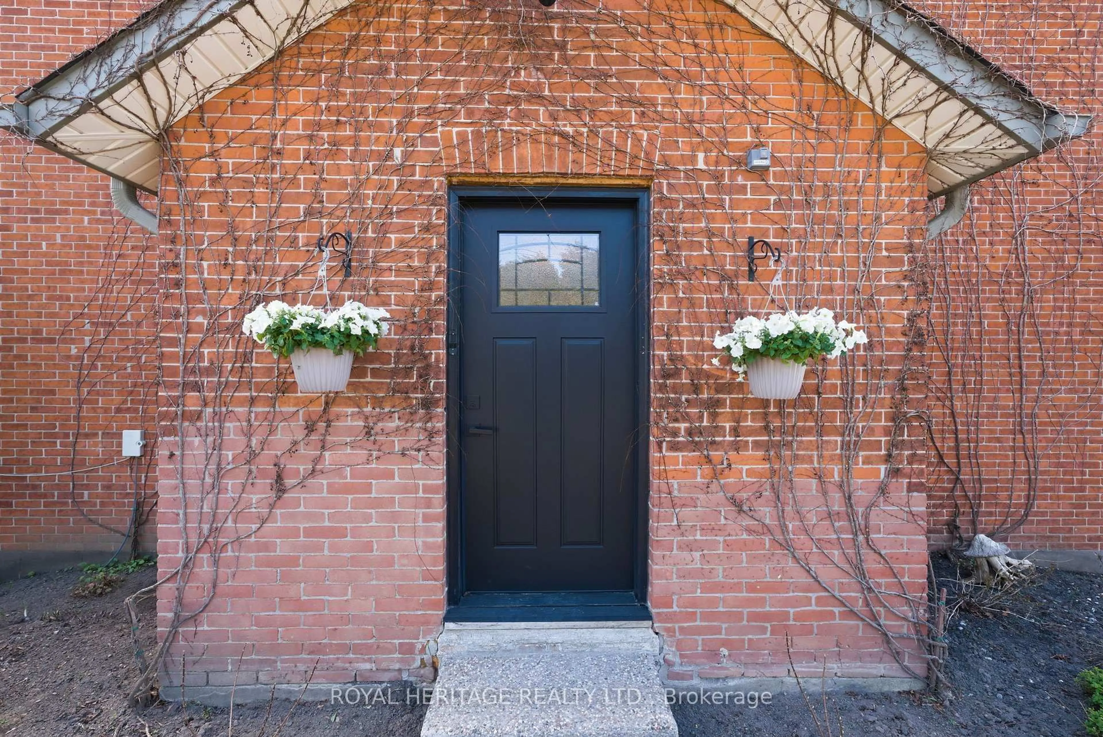 Indoor entryway for 2699 Concession Rd 7 Rd, Clarington Ontario L1C 5W9